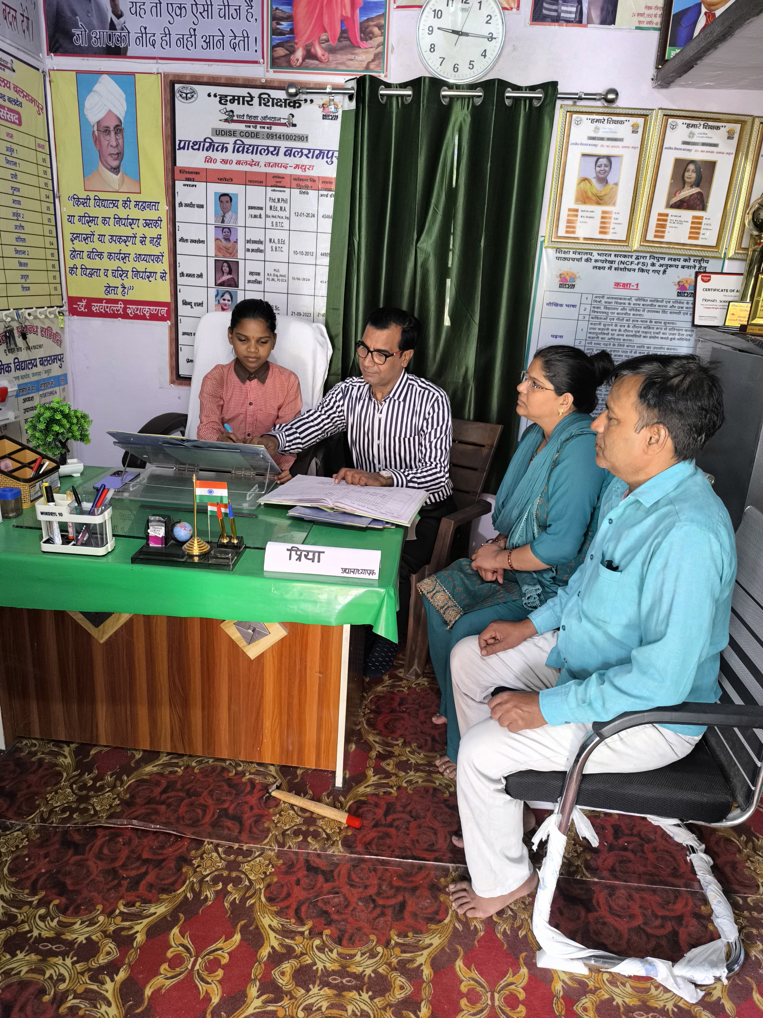 मिशन शक्ति: एक दिन के लिए प्रधानाध्यापक बनी कक्षा पांच की छात्रा प्रिया, छात्रों को नियमित अध्ययन के लिए किया प्रेरित