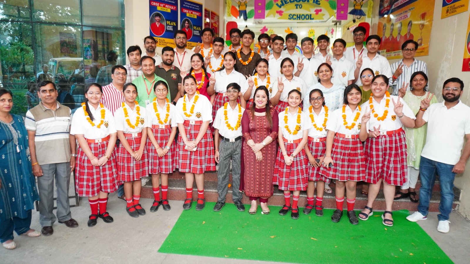 राजीव इंटरनेशनल स्कूल के मेधावियों का 10वीं में फहरा परचम