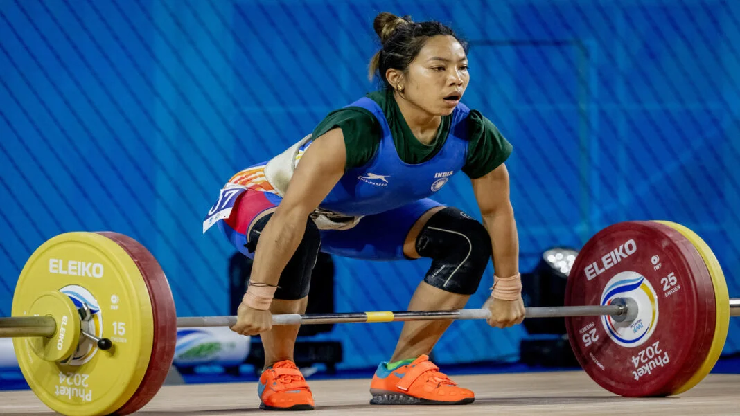 चानू ने दिलाया भारत को कॉमनवेल्थ गेम्स का पहला गोल्ड, वेटलिफ्टिंग में 190 KG उठाया