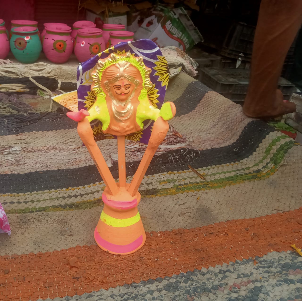 पाश्चात्य सास्कृतिक हमले एवं विखंडित संयुक्त परिवारो सै फीका पड़ा टेसू झांसी का त्यौहार