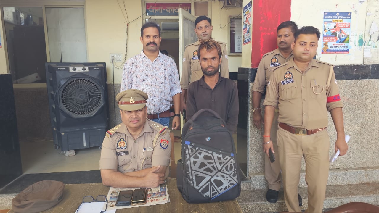 मथुरा जीआरपी जंक्शन पुलिस ने शराब तस्कर को किया गिरफ्तार