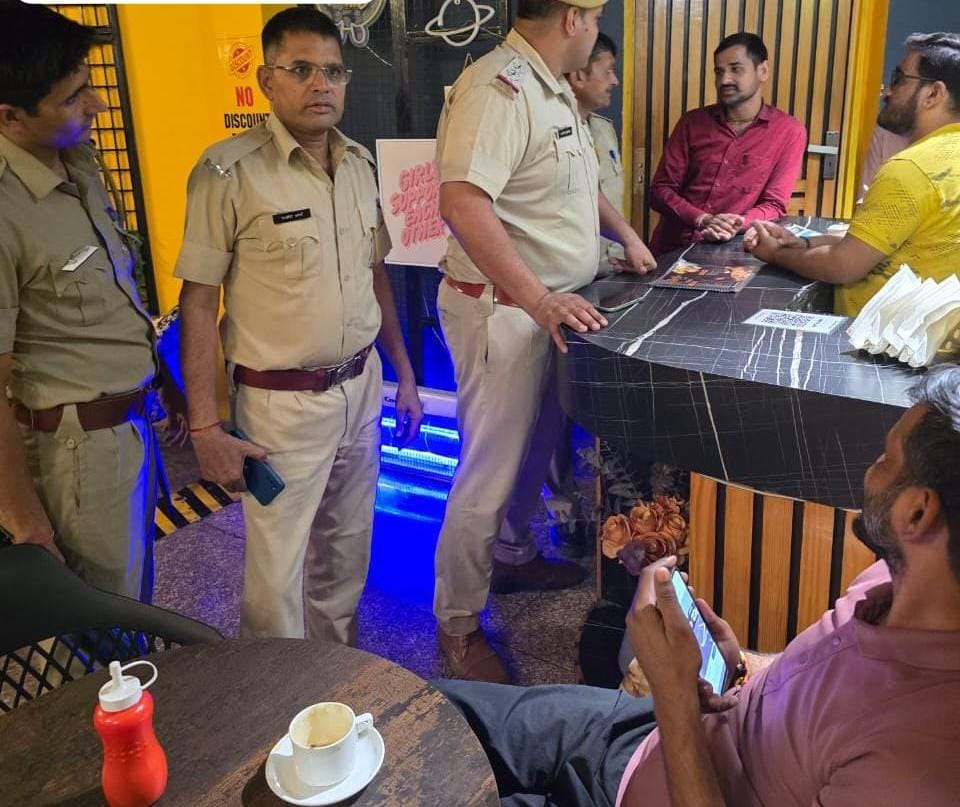 पुलिस ने बस स्टैण्ड, होटल, ढाबों, धर्मशालाओं व अन्य भीड-भाड़ वाले सार्वजनिक स्थानों पर चलाया चैकिंग अभियान