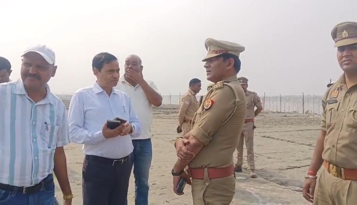 लोनी में यमुना नदी के किनारे छठ घाटों पर तैयारिया शुरू