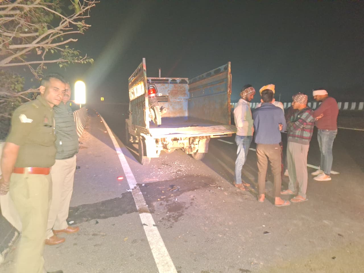 जयपुर बरेली हाईवे भीषण सड़क हादसा बाइक सवार मैक्स पिकअप में घुसे