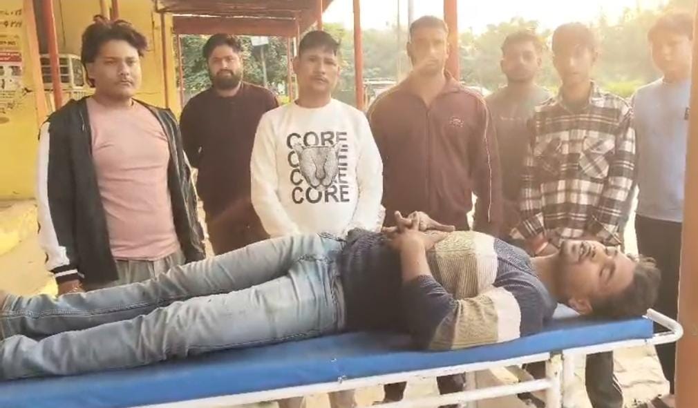 धार्मिक नगरी राधाकुण्ड मेँ मीट की दुकान बंद कराने गये गो रक्षक दल के सदस्यों के साथ की मारपीट