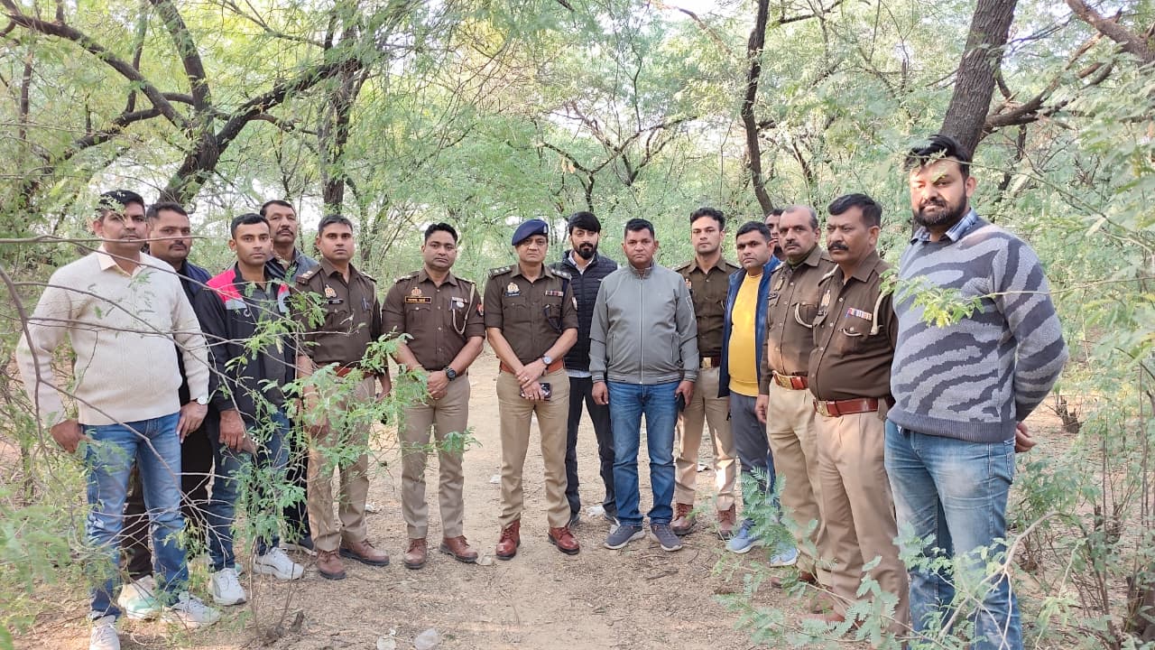 चांदी व्यापारी से लूट करने वाले दो लुटेरों को पुलिस व एसओजी टीम ने मुठभेड़ के दौरान किया गिरफ्ता