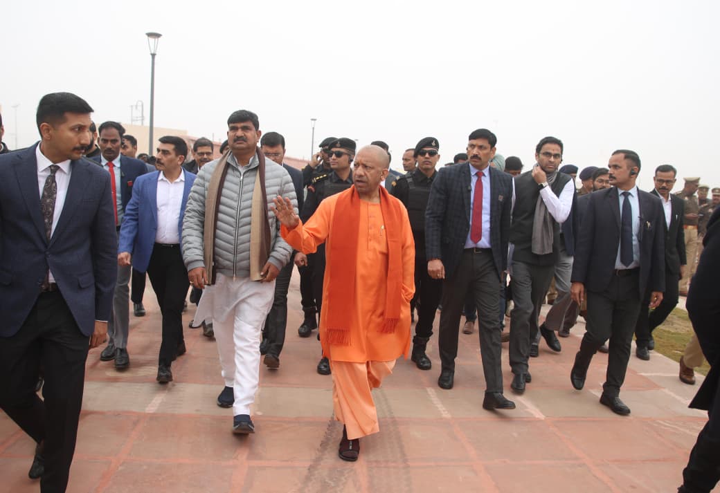 मुख्यमंत्री योगी आदित्यनाथ ने राष्ट्र प्रेरणा स्थल के उद्घाटन समारोह की तैयारियों का किया निरीक्षण, दिए जरूरी दिशा निर्देश