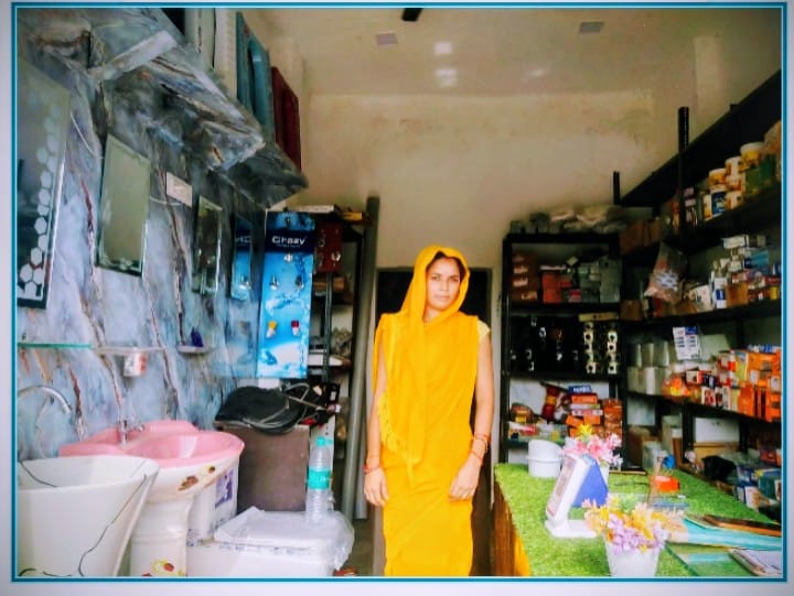 सीएम योगी के विजन का दिखने लगा असर, आत्मनिर्भर बन 2,50000 तक कमाने लगीं ग्रामीण महिलाएं