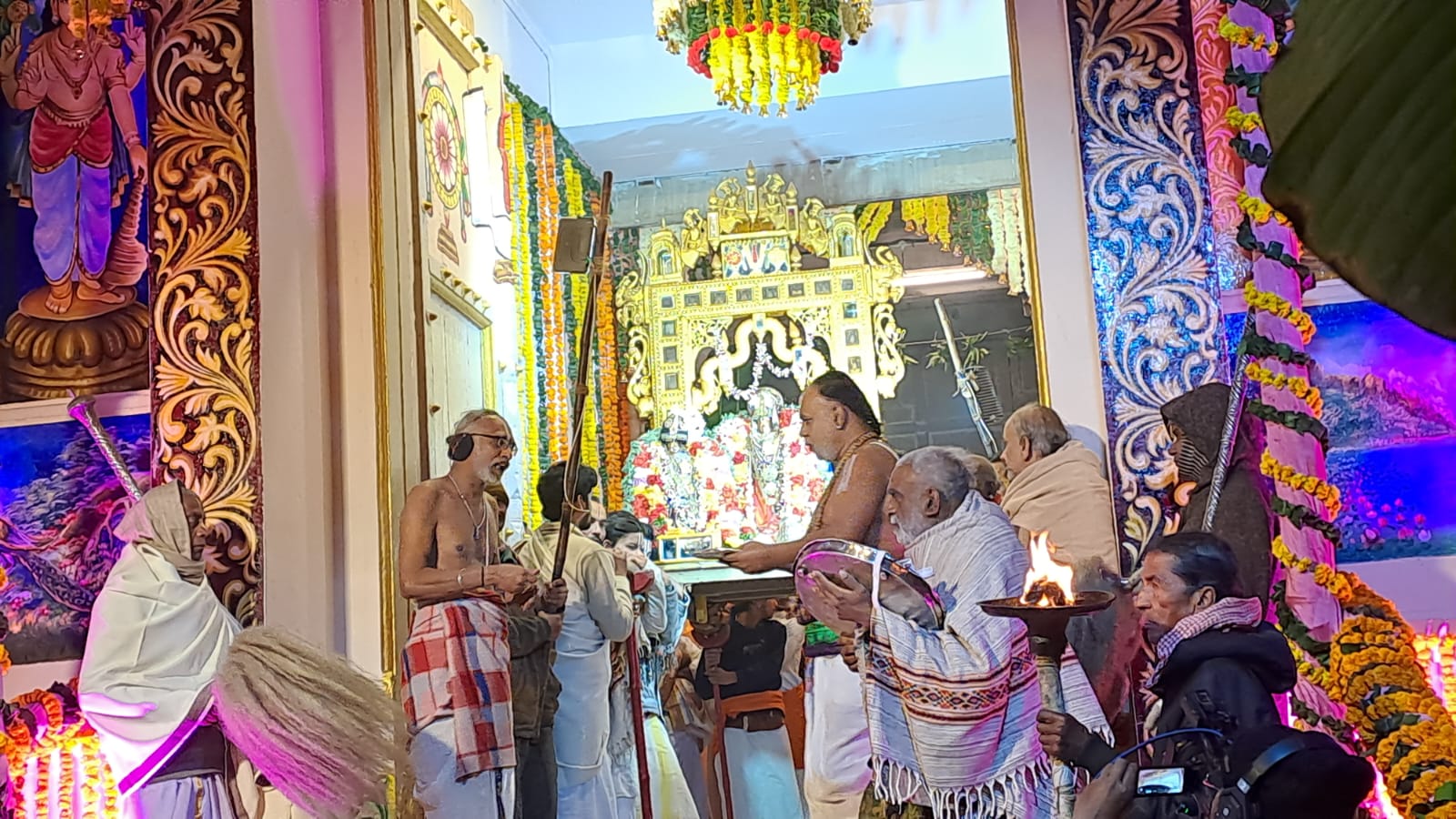 रंगनाथ मन्दिर में बैकुंठ एकादशी पर खुला बैकुंठ द्वार, उमड़ा श्रद्धालुओं का सैलाब