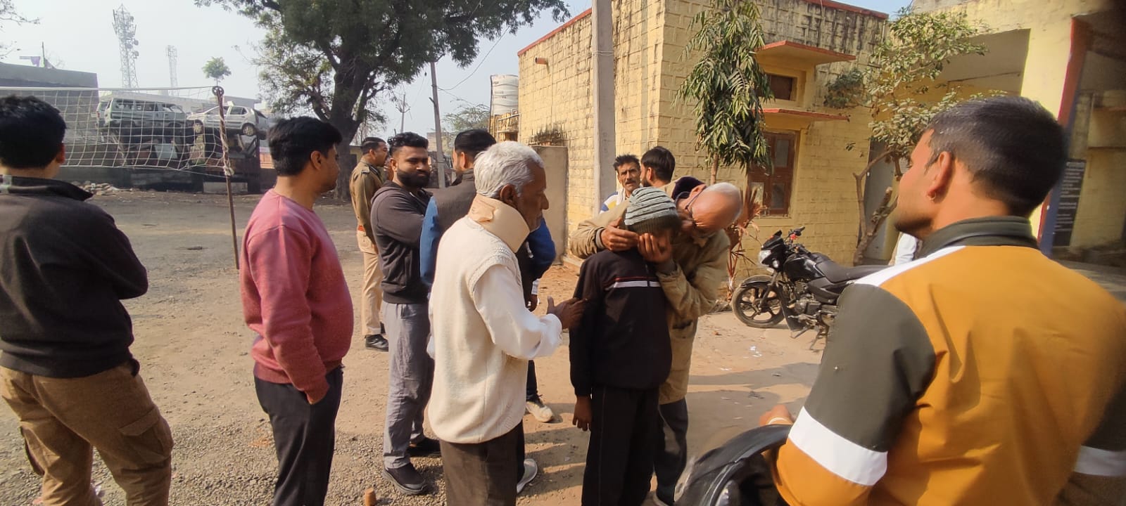 गुरुकुल से 6 बच्चों की गायब होने की सूचना से मचा हड़कंप, पुलिस ने बच्चों को रेस्क्यू कर परिजनों के सुपुर्द किया