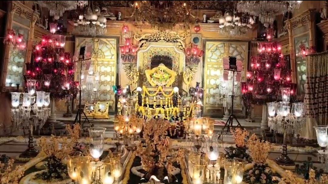 बसंत पंचमी पर शाह जी मंदिर में खुले बसंती कक्ष के दिव्य दर्शन, रंग-बिरंगी रोशनी और भजन-कीर्तन में झूम उठा