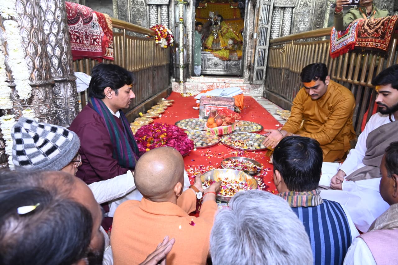 मुख्यमंत्री और भाजपा अध्यक्ष ने किए बांके बिहारी के दर्शन