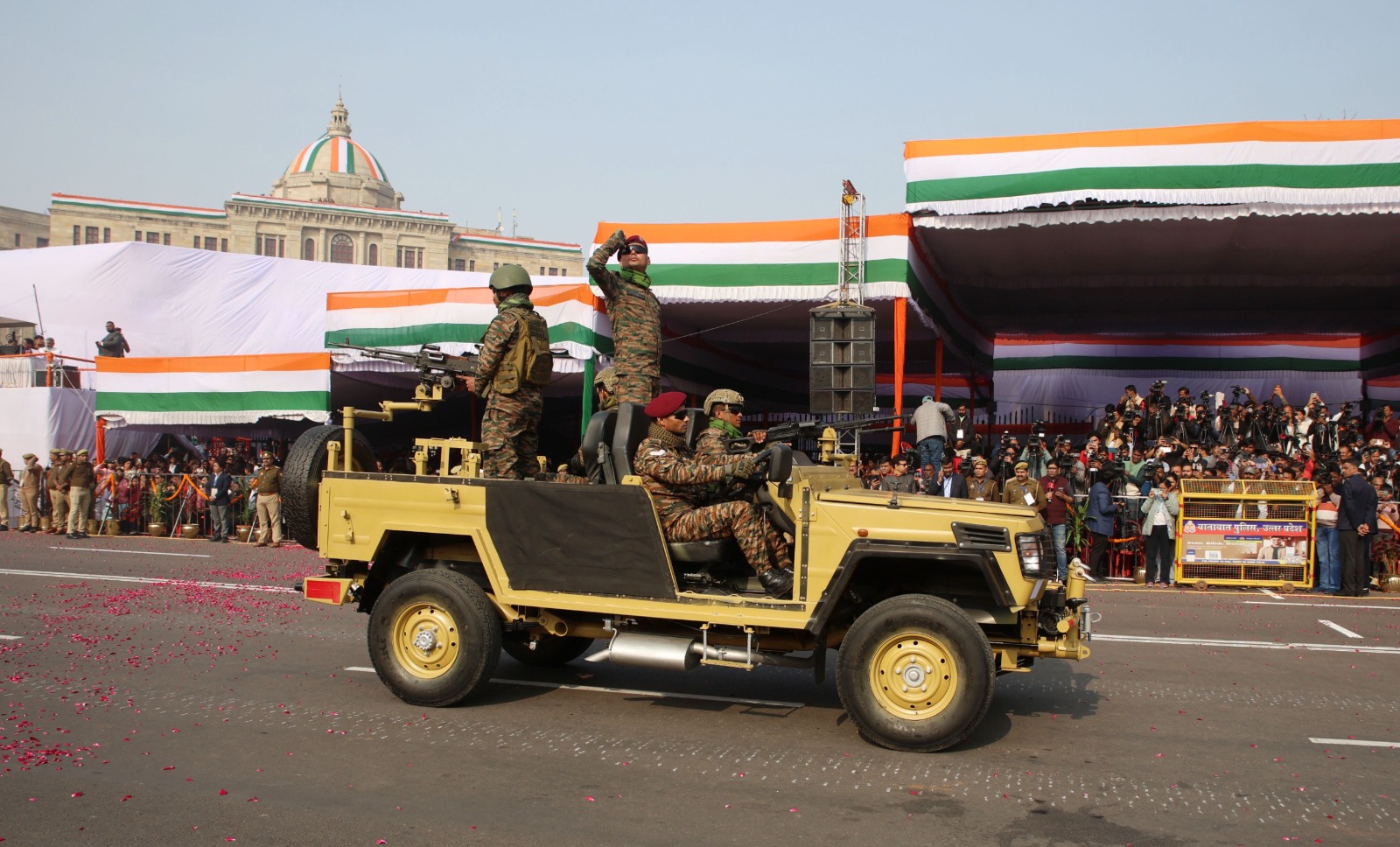 राष्ट्रीय गौरव व उल्लास के साथ लखनऊ में मनाया गया 77वां गणतंत्र दिवस समारोह
