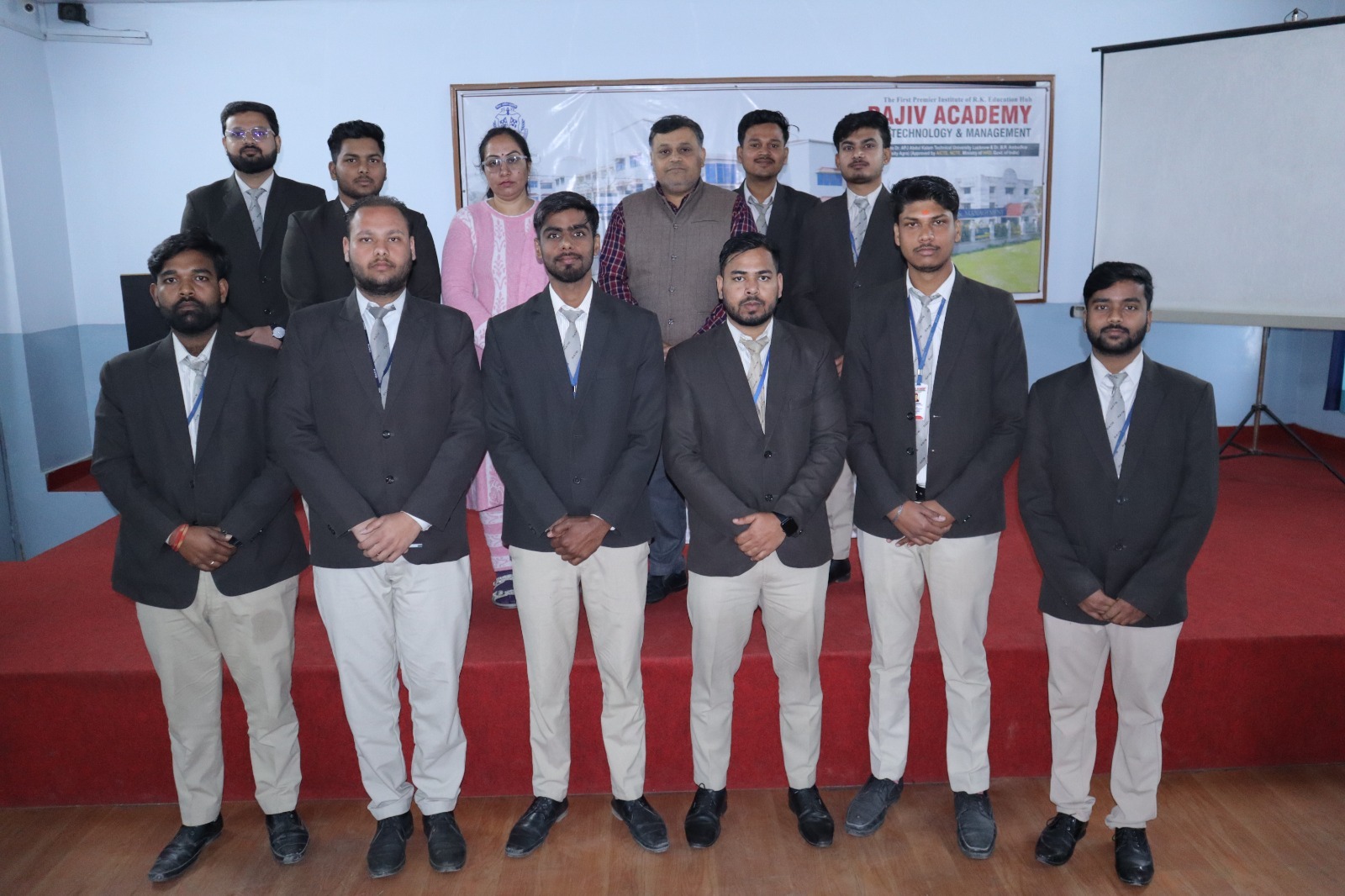 राजीव एकेडमी के 10 एमबीए छात्रों का प्रतिष्ठित जेके टायर कम्पनी में चयन