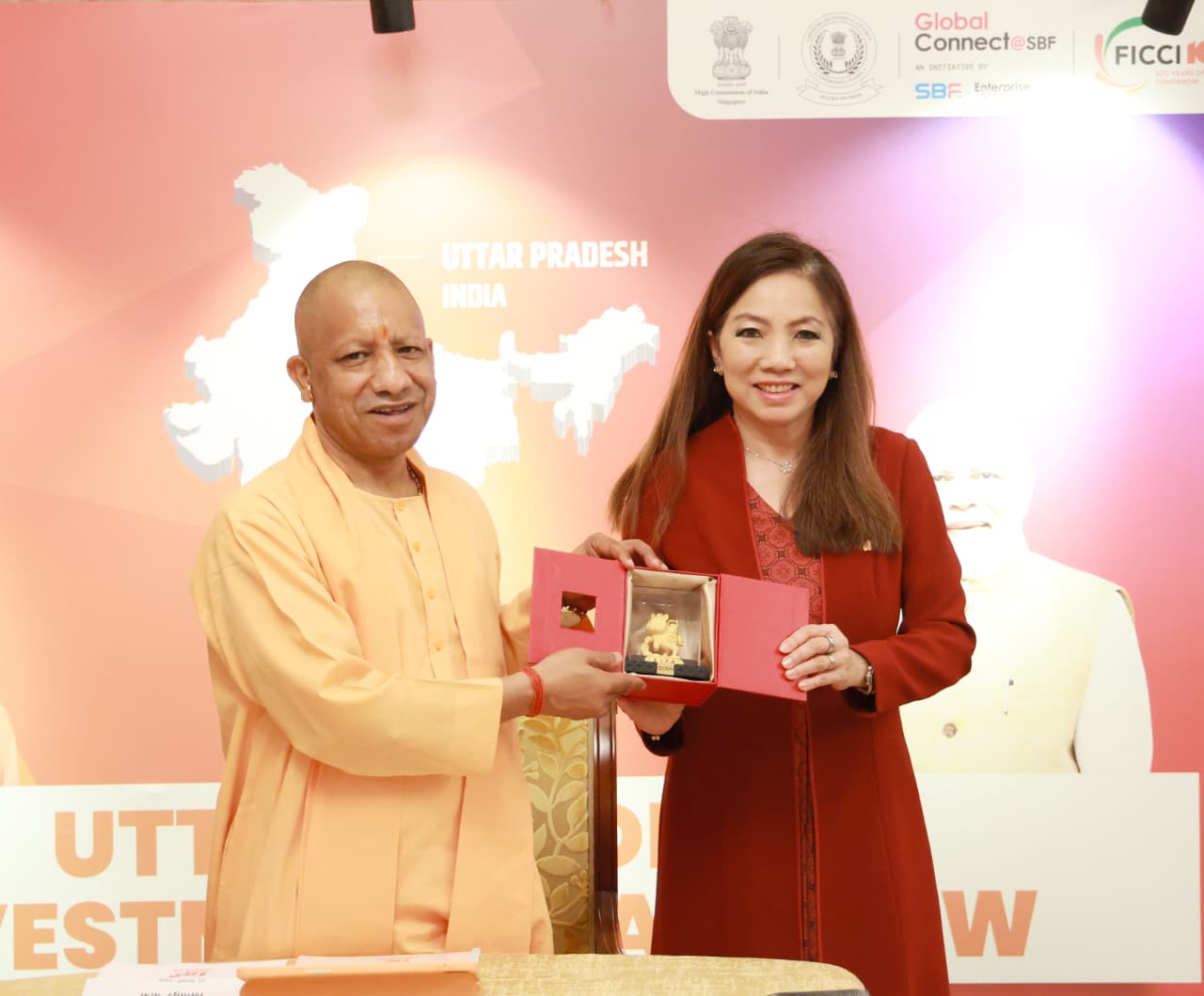 सिंगापुर में डीबीएस बैंक की सीईओ से मुख्यमंत्री योगी की बैठक, वित्तीय और ग्रीन एनर्जी क्षेत्र में निवेश पर व्यापक चर्चा