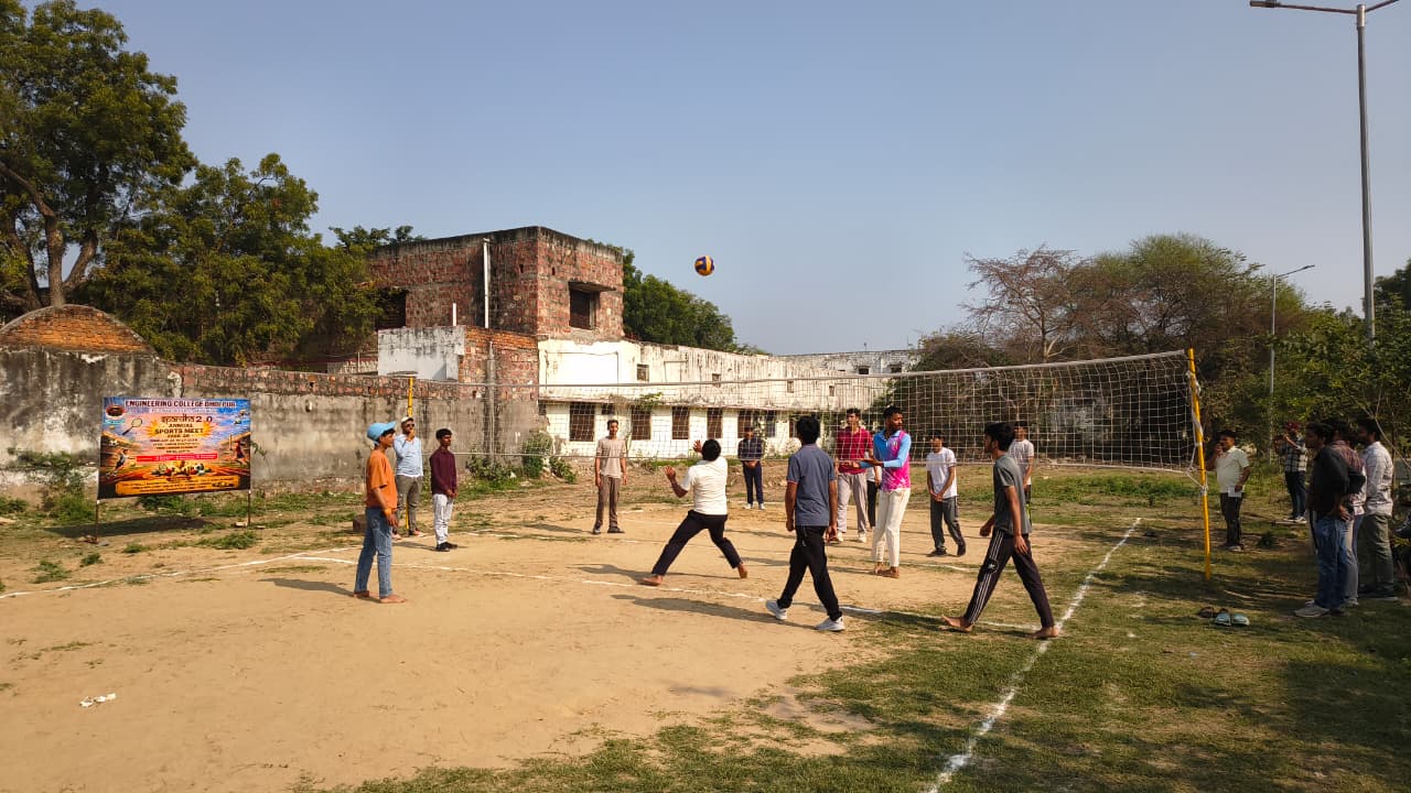 इंजीनियरिंग कॉलेज में खिलाड़ियों ने दिखाया दमखम, क्रिकेट में टीम पैंथर जीती , स्पर्धा 2.0 में खेल भावना का उत्सव