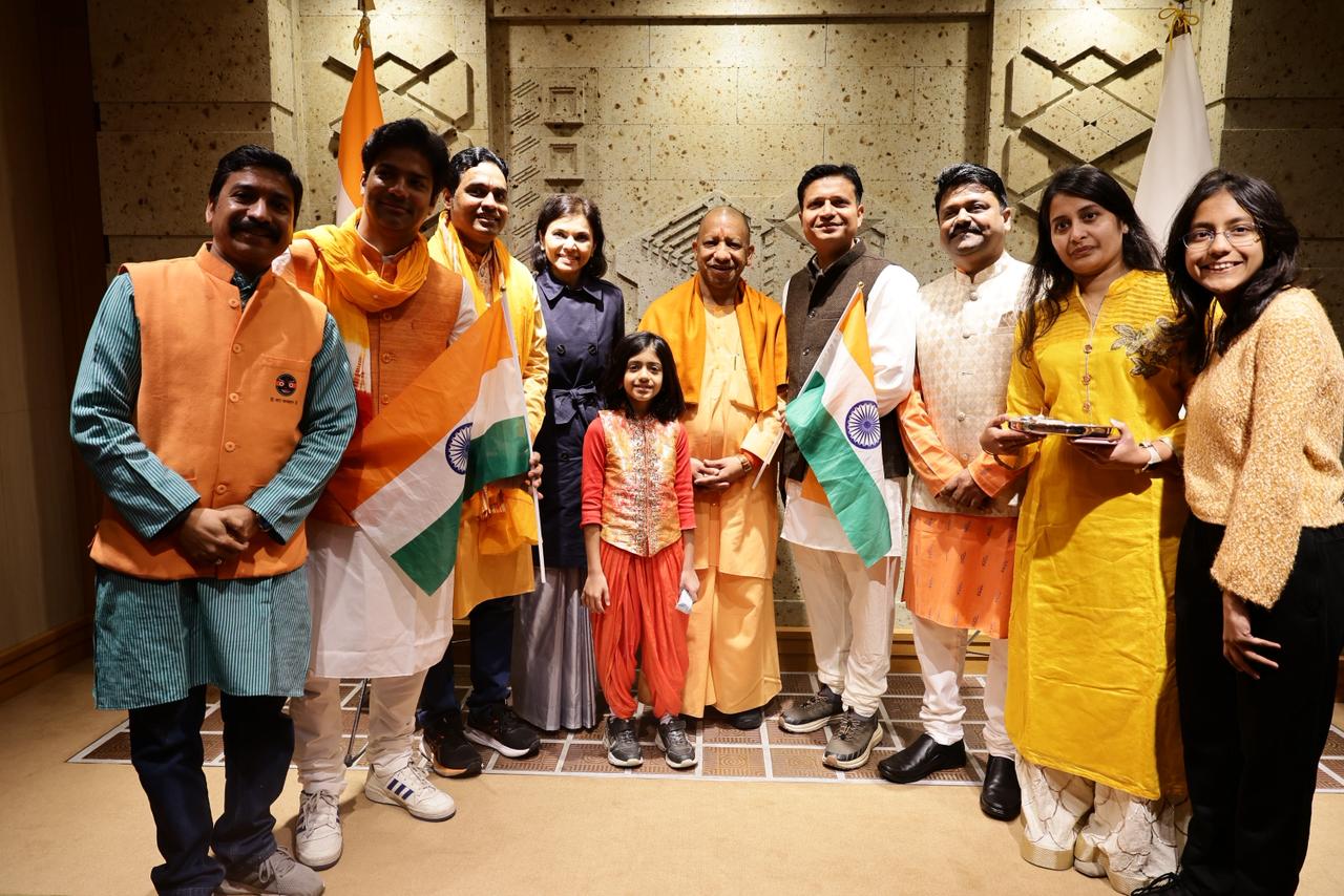 टोक्यो में उमड़ा अपनापन, प्रवासी भारतीयों ने किया मुख्यमंत्री योगी आदित्यनाथ का जोरदार स्वागत