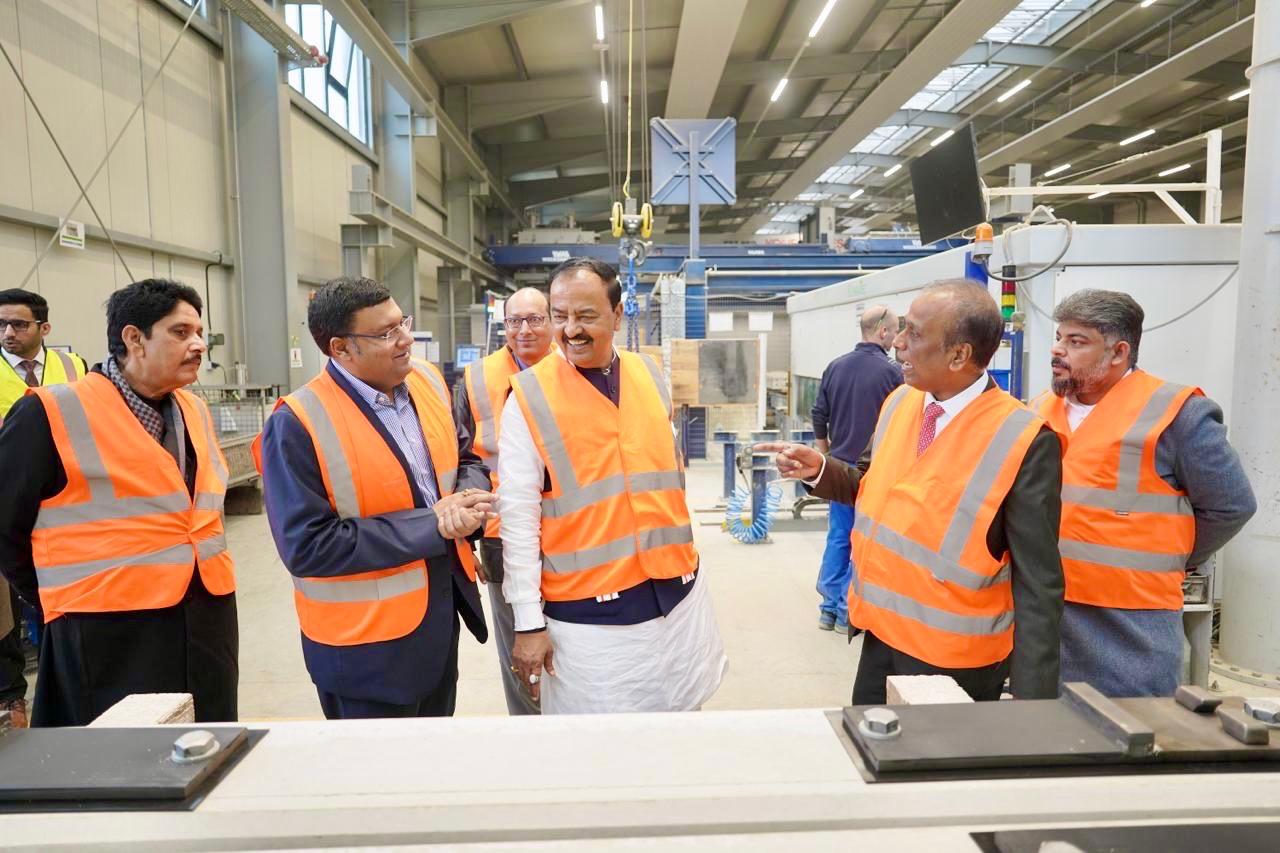 जर्मनी प्रवास में उप मुख्यमंत्री केशव प्रसाद मौर्य की उन्नत रेल तकनीक व रक्षा क्षेत्र में सहयोग की संभावनाओं पर सार्थक पहल