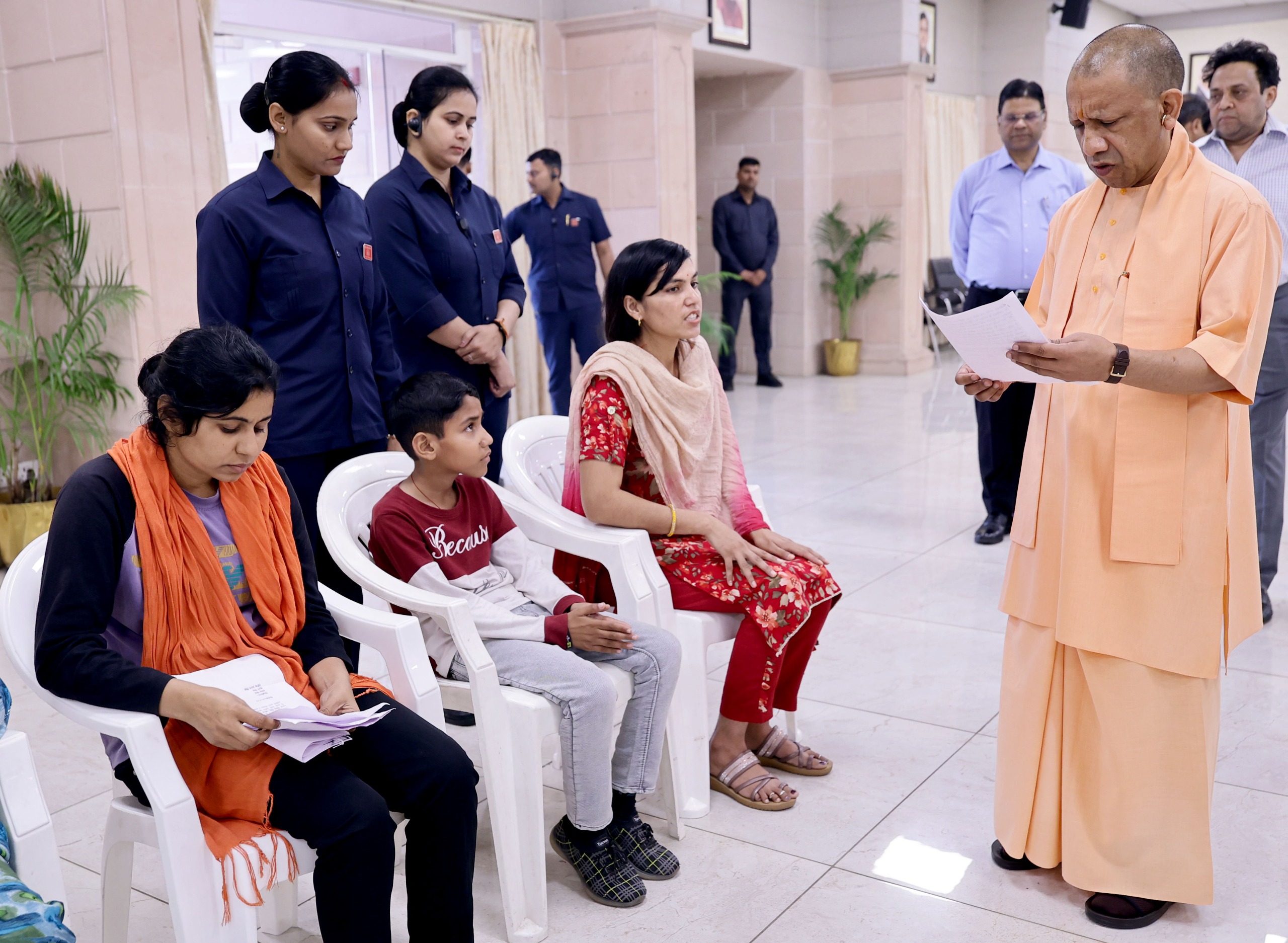 समय सीमा के अंदर समस्याओं का निस्तारण करे प्रशासनः मुख्यमंत्री