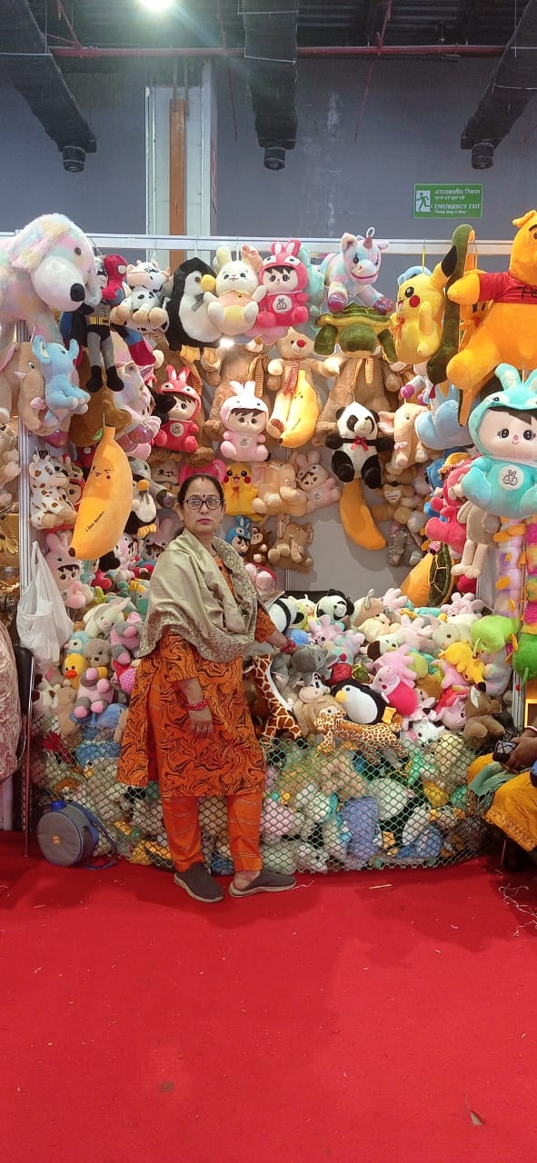 सरकारी प्रशिक्षण और सहयोग से बदली जिंदगी, सॉफ्ट टॉयज से पहचान बना रहीं वंदना