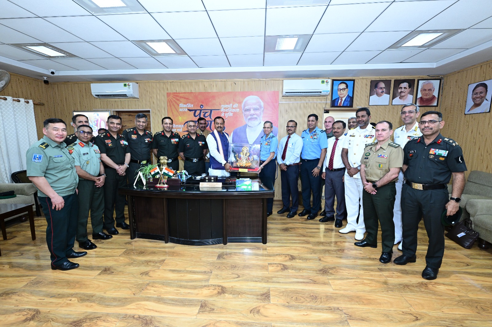 सैन्य अधिकारियों को उपमुख्यमंत्री केशव प्रसाद मौर्य ने बताया यूपी का विकास मॉडल और निवेश अवसर