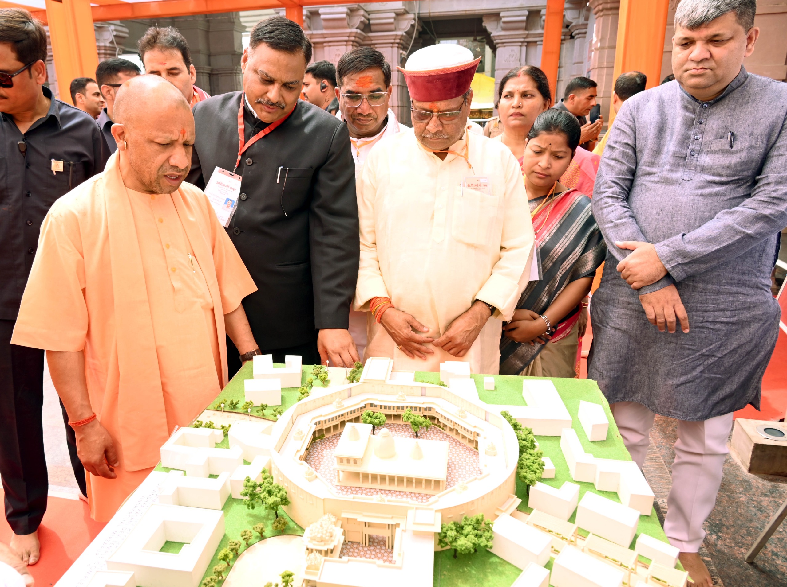 मुख्यमंत्री ने किए मां विंध्यवासिनी के दर्शन