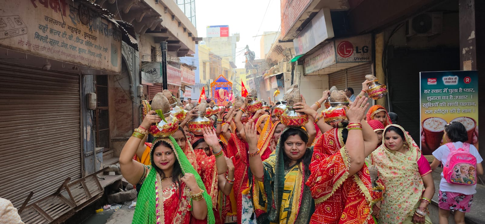 नवरात्रि के प्रथम दिन निकली पथवारी देवी मंदिर की भव्य शोभायात्रा