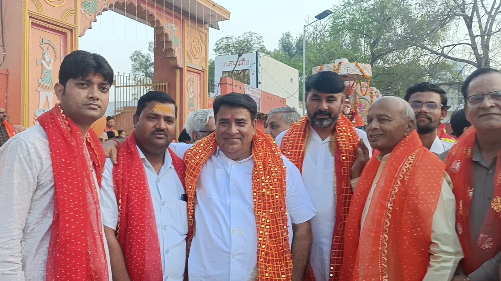 प्राचीन मनकामेश्वरी मंदिर से मातारानी की भव्य शोभायात्रा बड़े धूमधाम के साथ निकाली गई