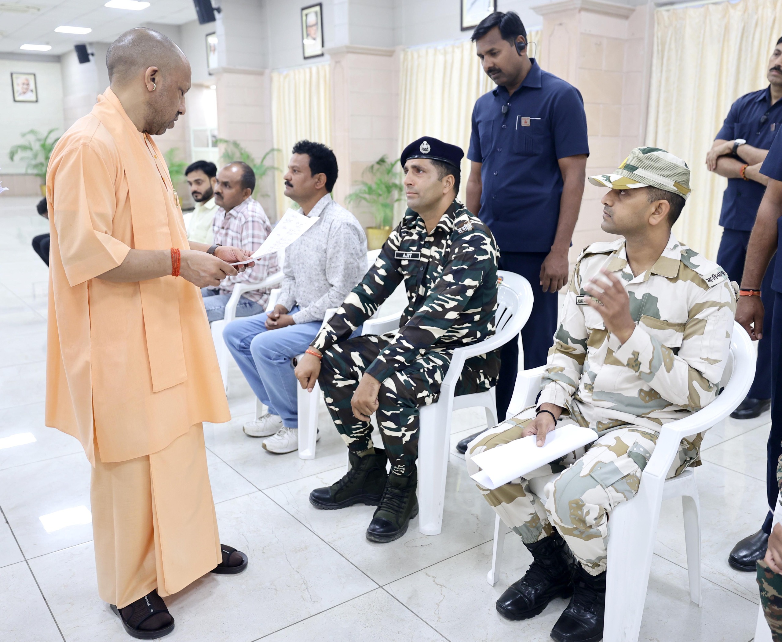 बेफिक्र होकर देशसेवा कीजिए, आपके परिवार की सुरक्षा, सम्मान सरकार के जिम्मे: सीएम योगी