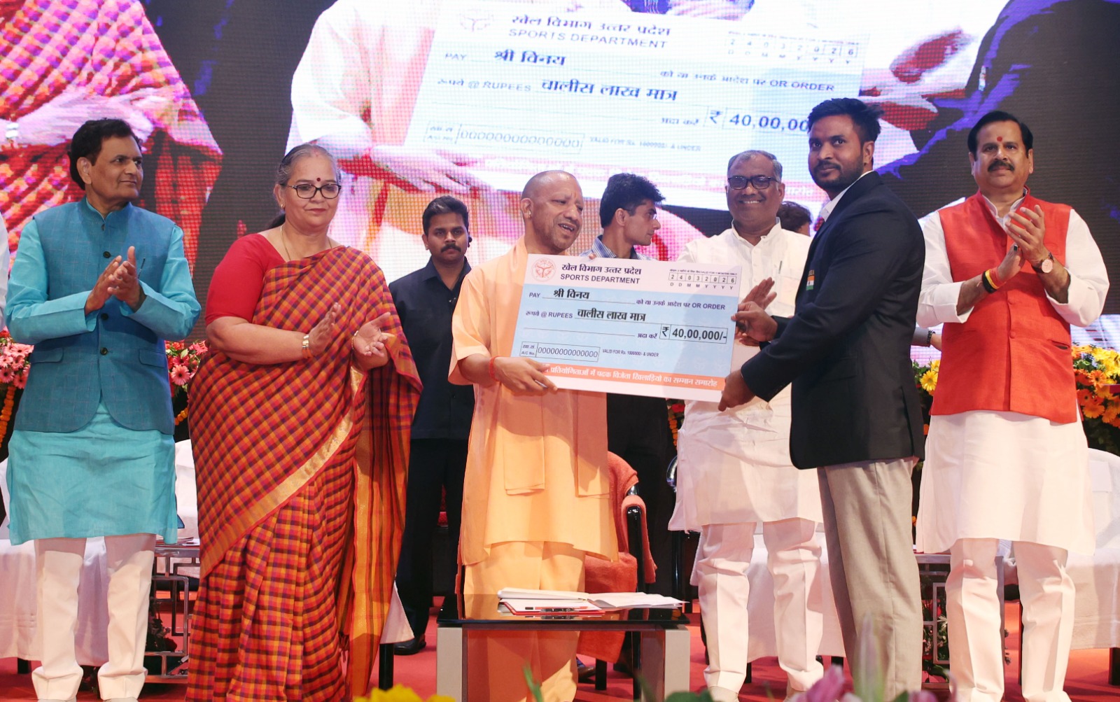 मुख्यमंत्री योगी आदित्यनाथ ने लोकभवन में खेल प्रतिभाओं का किया सम्मान