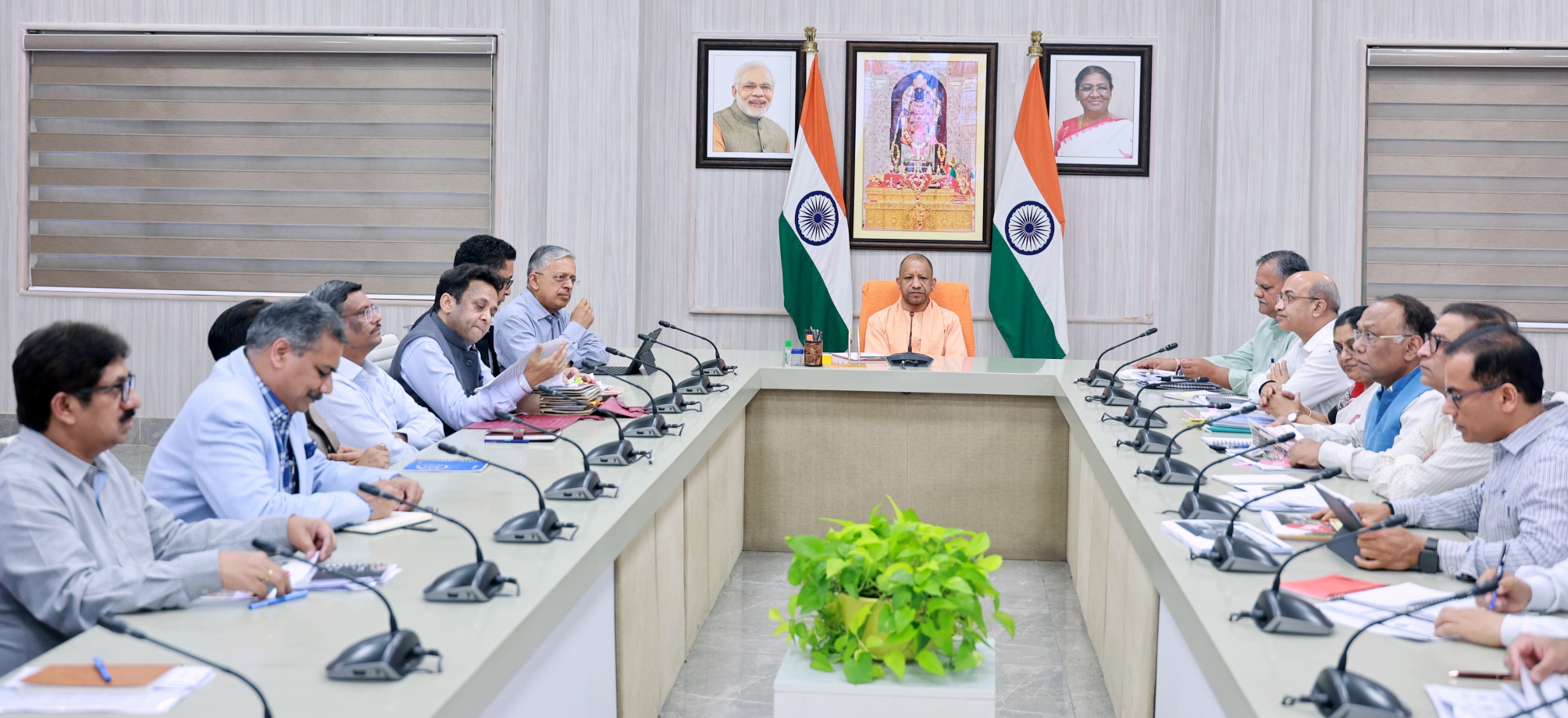 वन ट्रिलियन डॉलर लक्ष्य के लिए हर जनपद में होगी ‘मुख्यमंत्री फेलो’ की तैनाती: मुख्यमंत्री योगी आदित्यनाथ