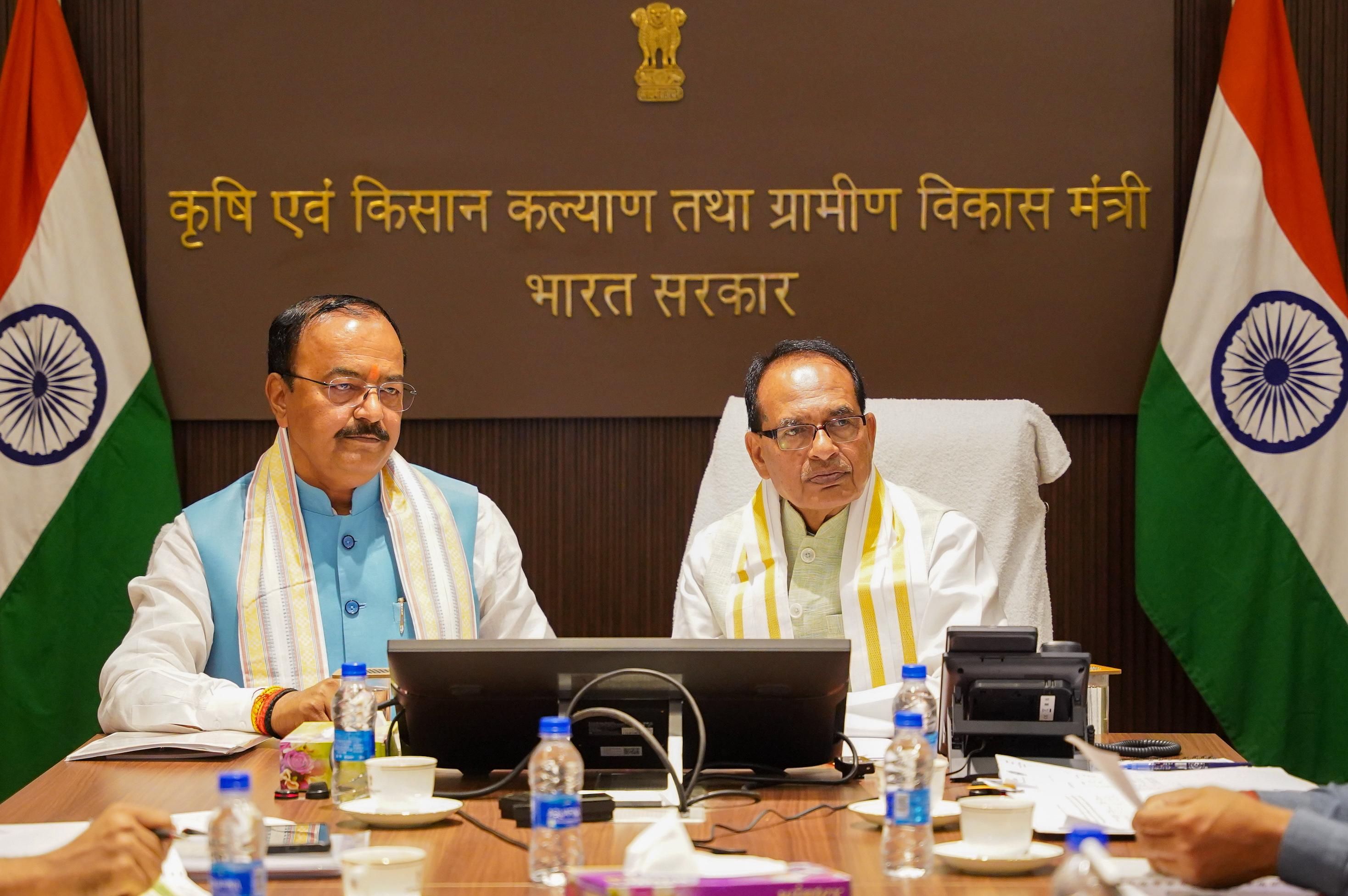 दिल्ली में उप मुख्यमंत्री केशव प्रसाद मौर्य व केंद्रीय मंत्री शिवराज सिंह चौहान की ग्रामीण विकास पर हुयी महत्वपूर्ण उच्च स्तरीय बैठक