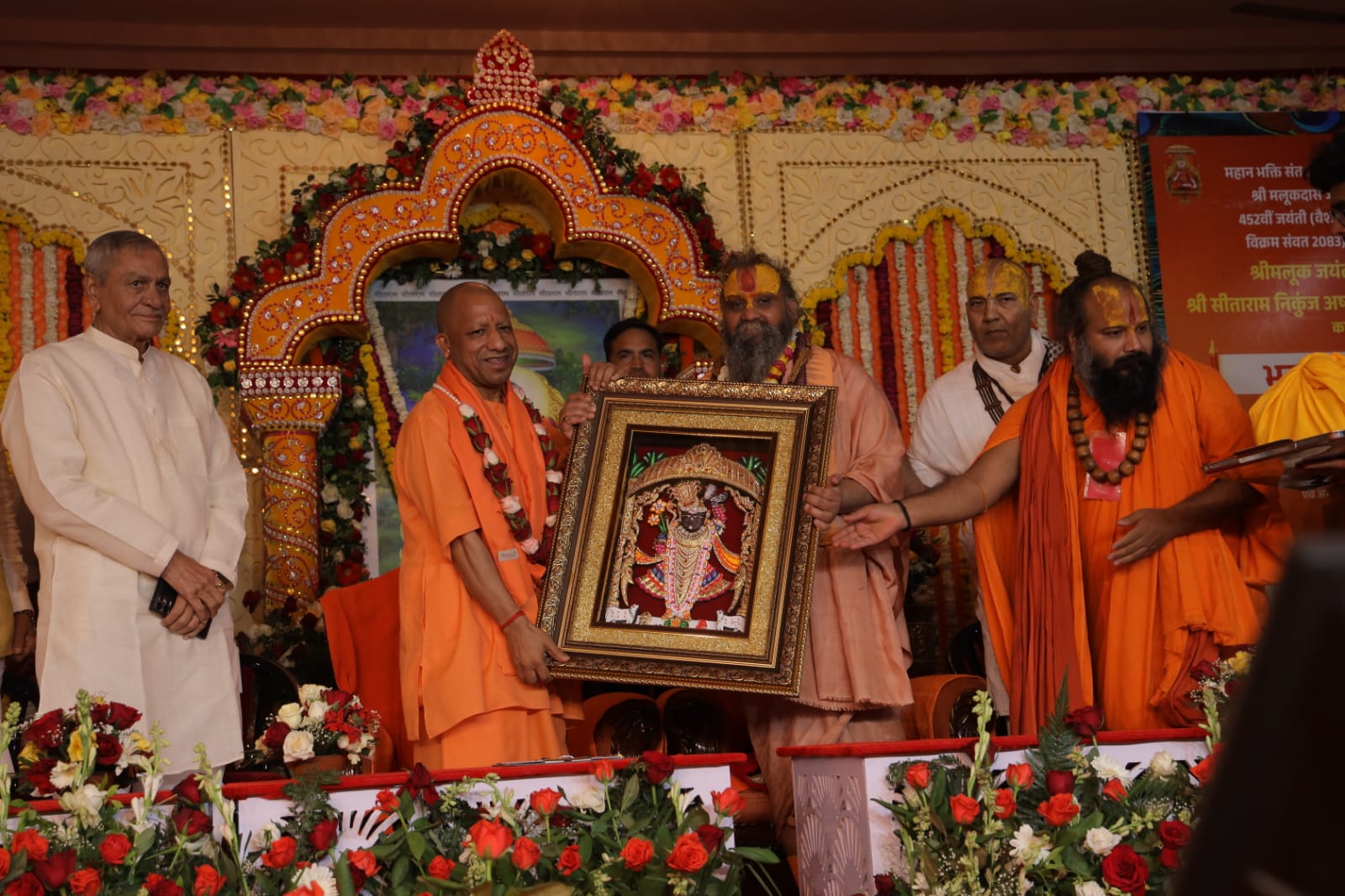 1916 में राष्ट्रपिता ने बताई थी काशी की दुर्दशा, आज 50 हजार लोग एक साथ कर सकते हैं बाबा विश्वनाथ के दर्शन: योगी