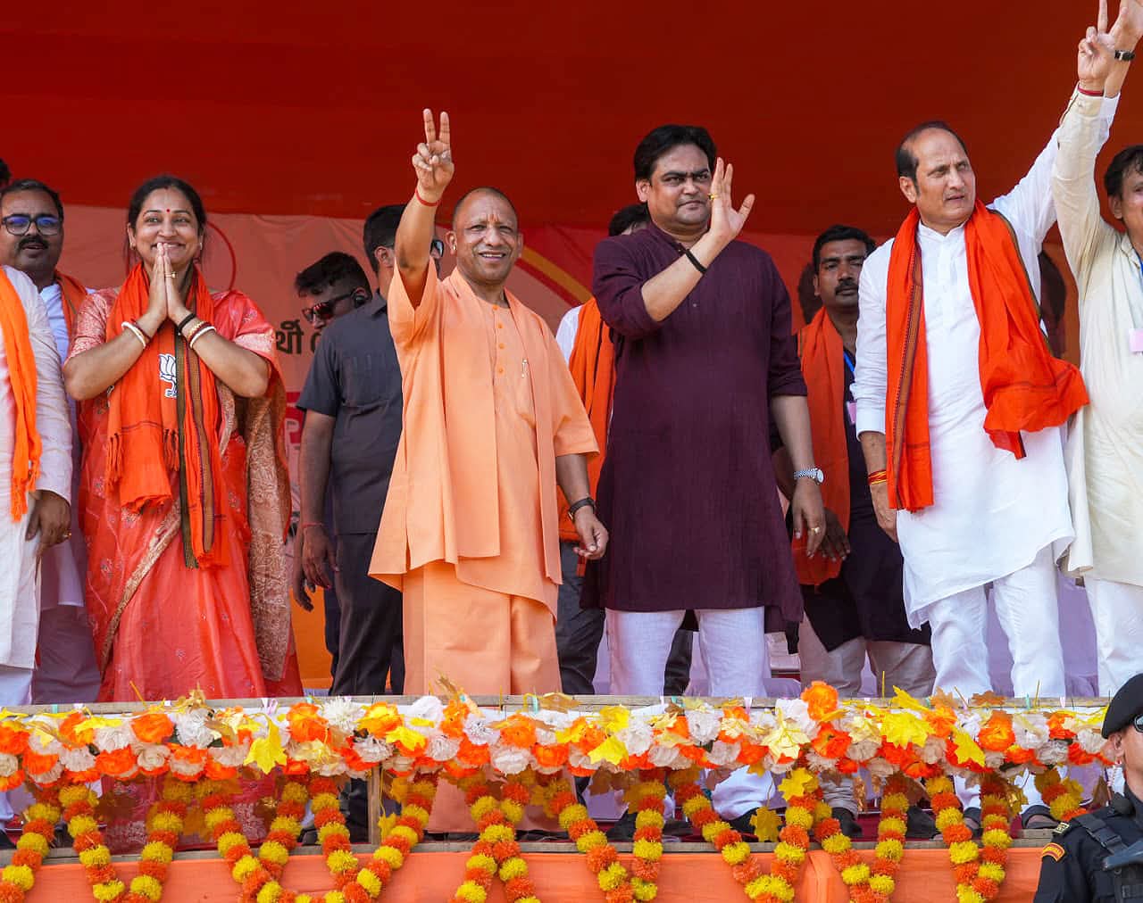 टीएमसी के गुंडों से हिसाब-किताब बराबर करने के लिए बंगाल में डबल इंजन सरकार आवश्यकः सीएम योगी