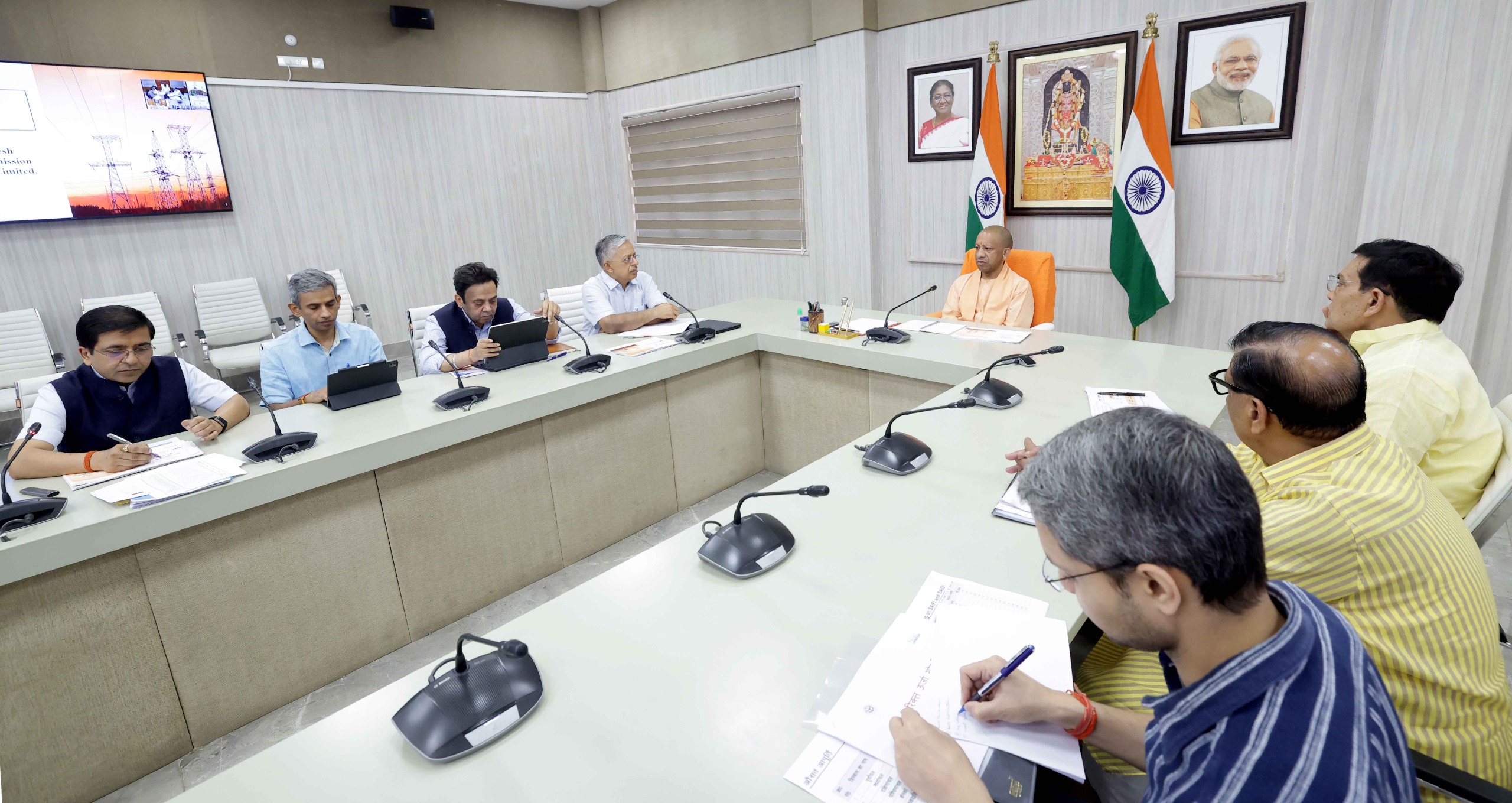 गांव हो या नगर, भीषण गर्मी में निर्बाध बिजली आपूर्ति सुनिश्चित करें: मुख्यमंत्री