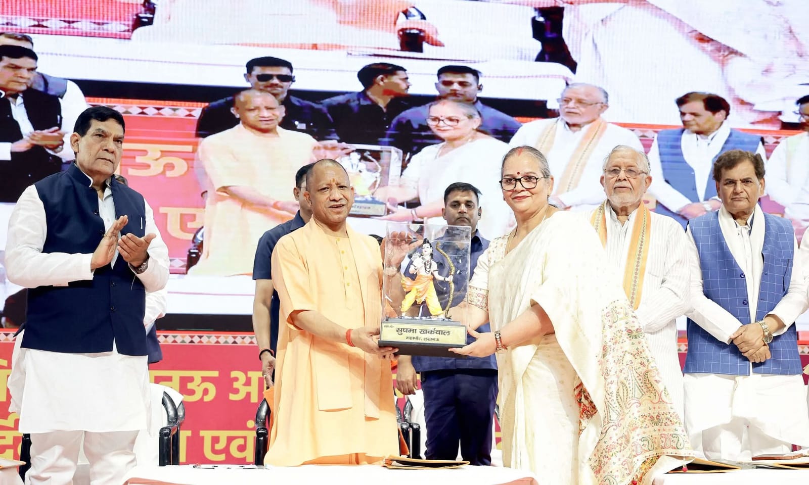 मुख्यमंत्री योगी आदित्यनाथ ने नगर निगम लखनऊ की 413 करोड़ की 342 परियोजनाओं का किया शिलान्यास
