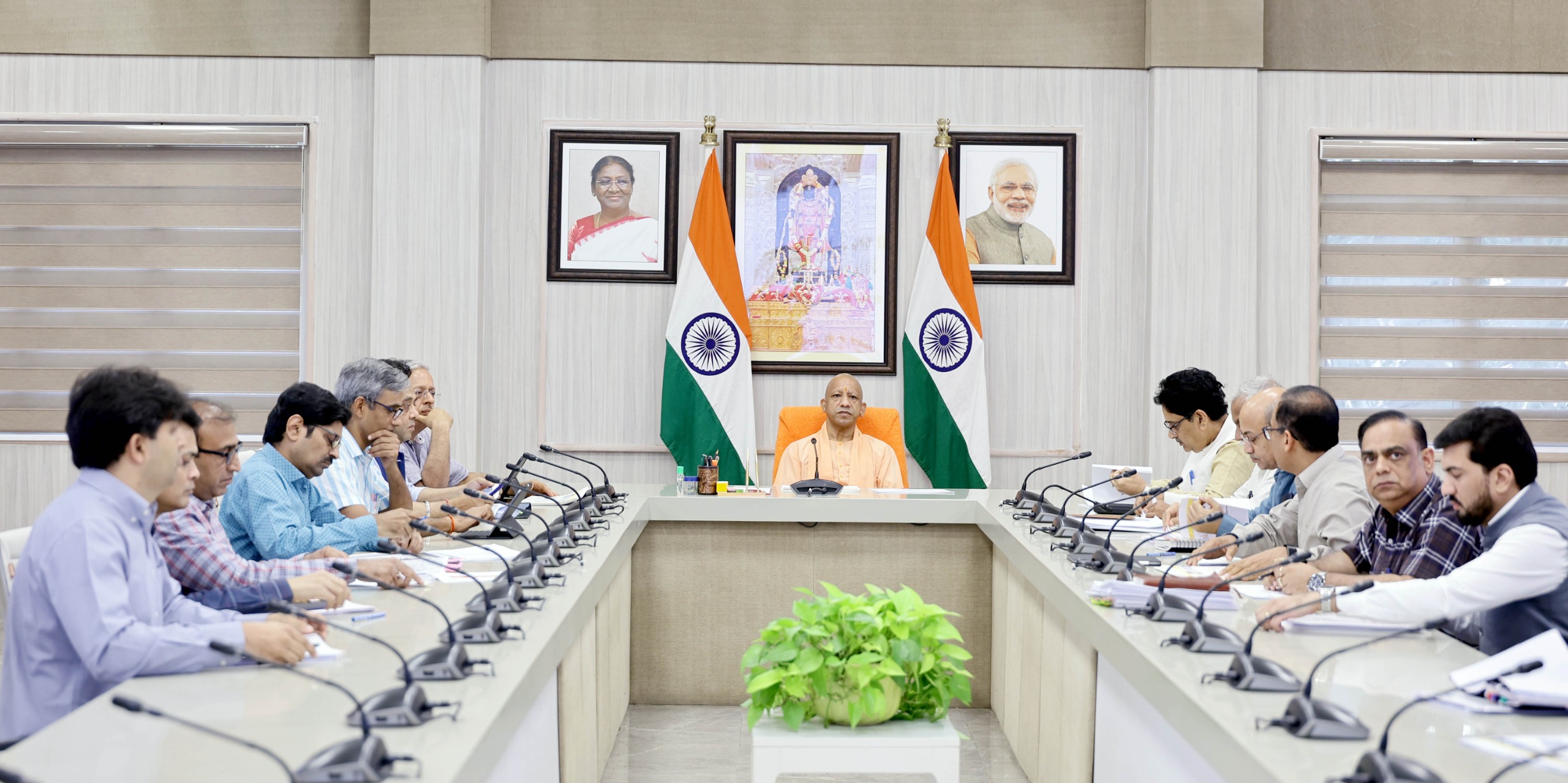 वर्ष 2030 तक 2 गीगावाट अतिरिक्त डेटा सेंटर क्षमता विकसित करने का लक्ष्य लेकर काम करें: मुख्यमंत्री