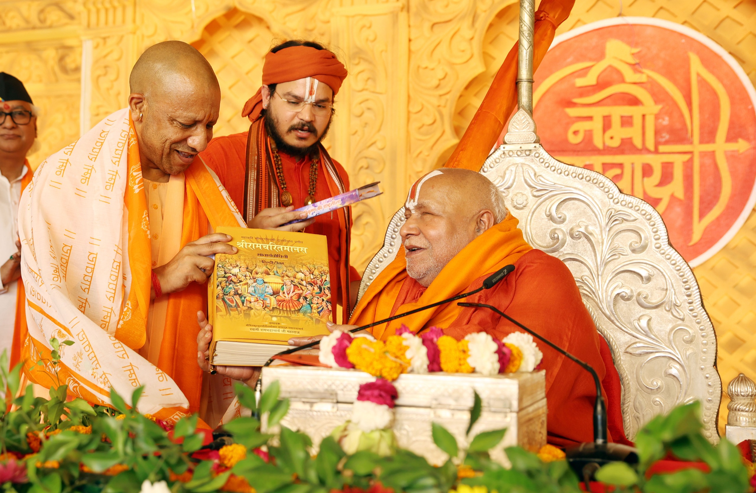 9 दिवसीय रामकथा महोत्सव के समापन समारोह में पहुंचे मुख्यमंत्री एवं गोरक्षपीठाधीश्वर योगी आदित्यनाथ