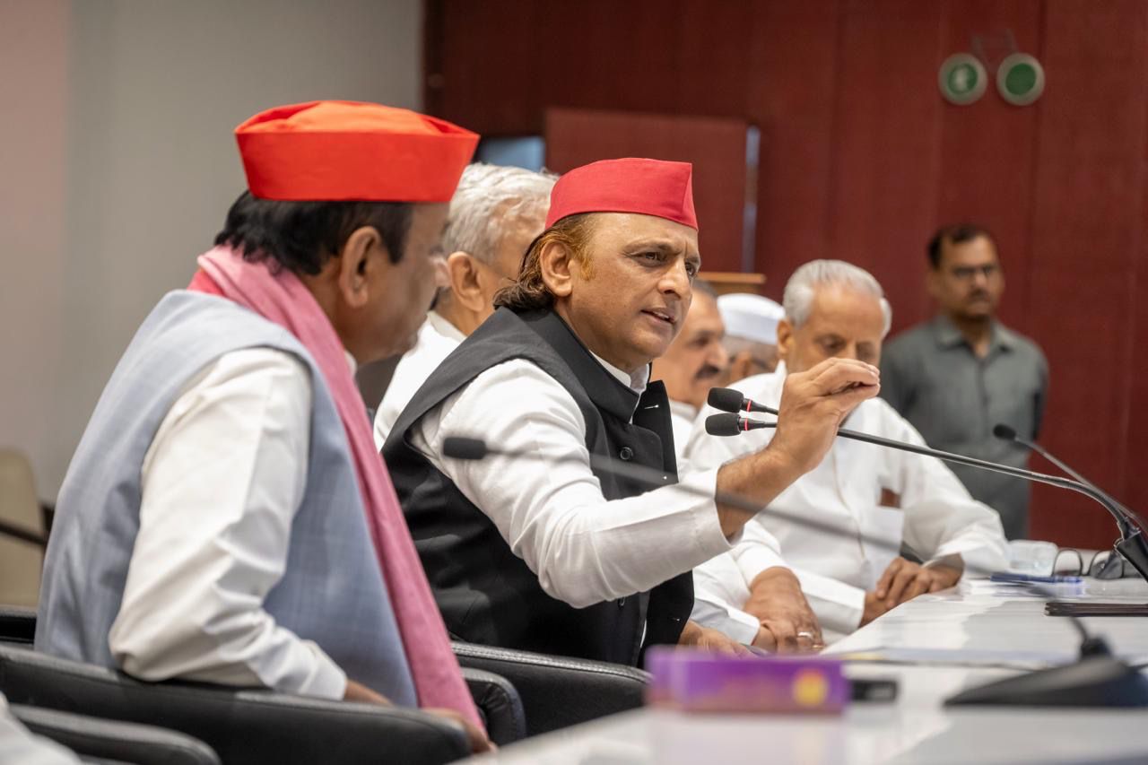 भाजपा सरकार की आर्थिक नीतियों ने देश के सामने संकट पैदा कर किया: अखिलेश यादव