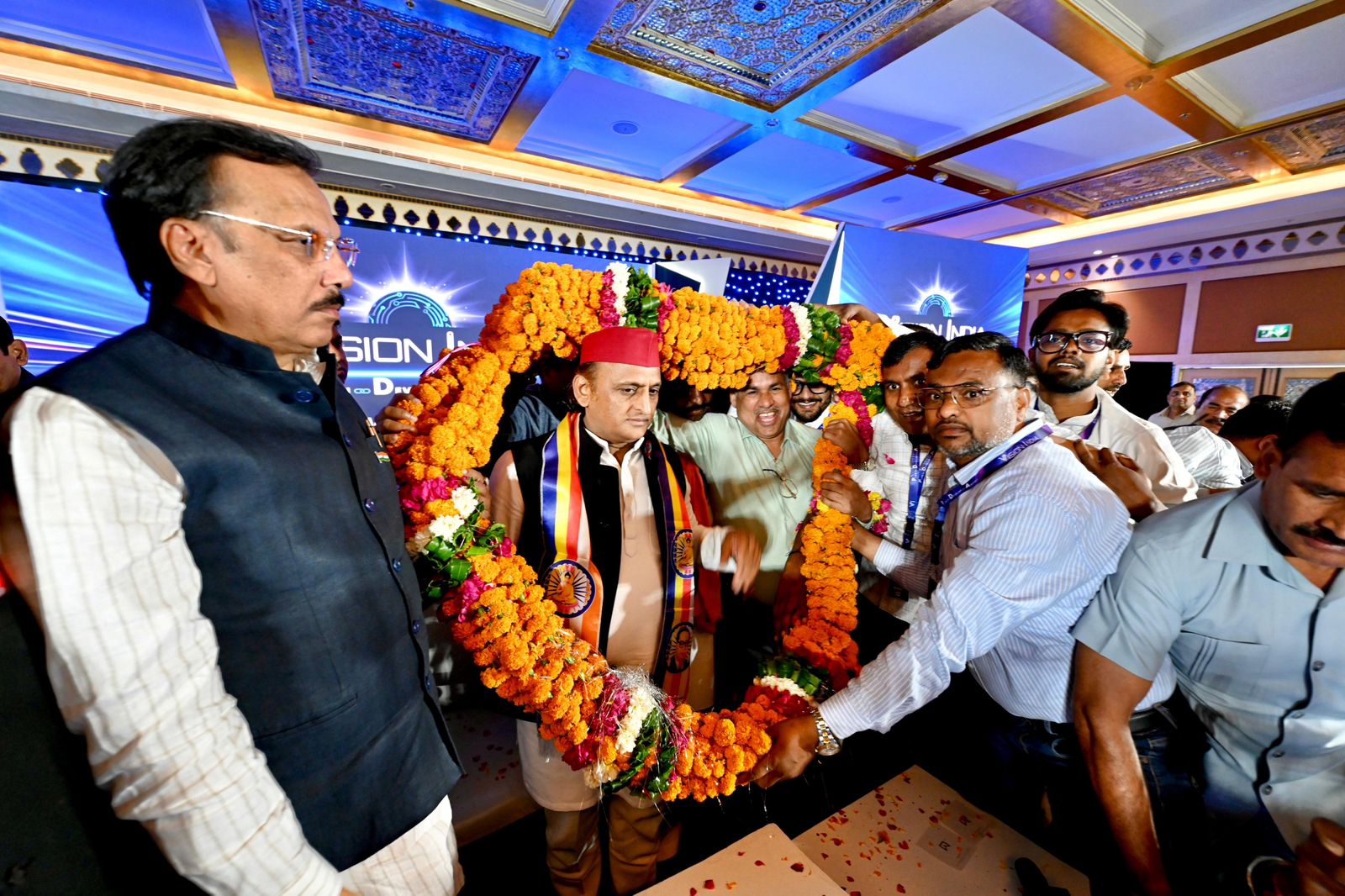 जब तक कारोबारी सम्पन्न नहीं होगा तब तक खुशहाली नहीं आयेगी: अखिलेश यादव