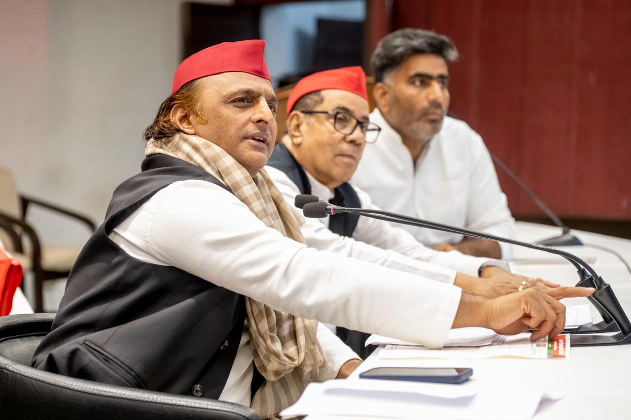 भाजपा लोकतांत्रिक मूल्यों को नष्ट कर रही है: अखिलेश यादव