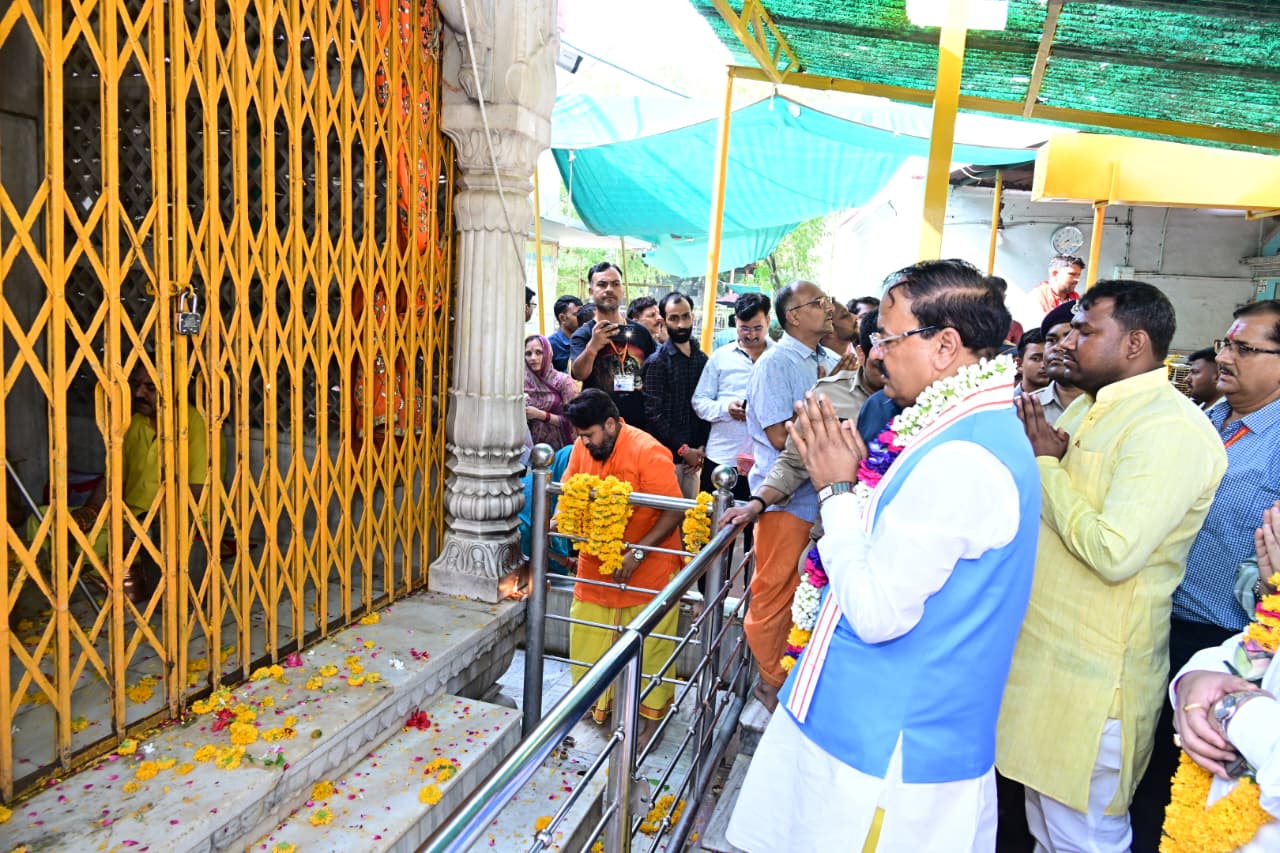 माँ पीतांबरा की कृपा से प्रदेशवासियों के जीवन में सुख, समृद्धि, शांति एवं मंगलमयता का हो संचार: केशव प्रसाद मौर्य