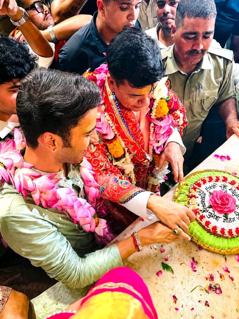 बांके बिहारी मंदिर में वीआईपी संस्कृति पर उठे सवाल, श्रद्धालुओं की आस्था से खिलवाड़ के आरोप