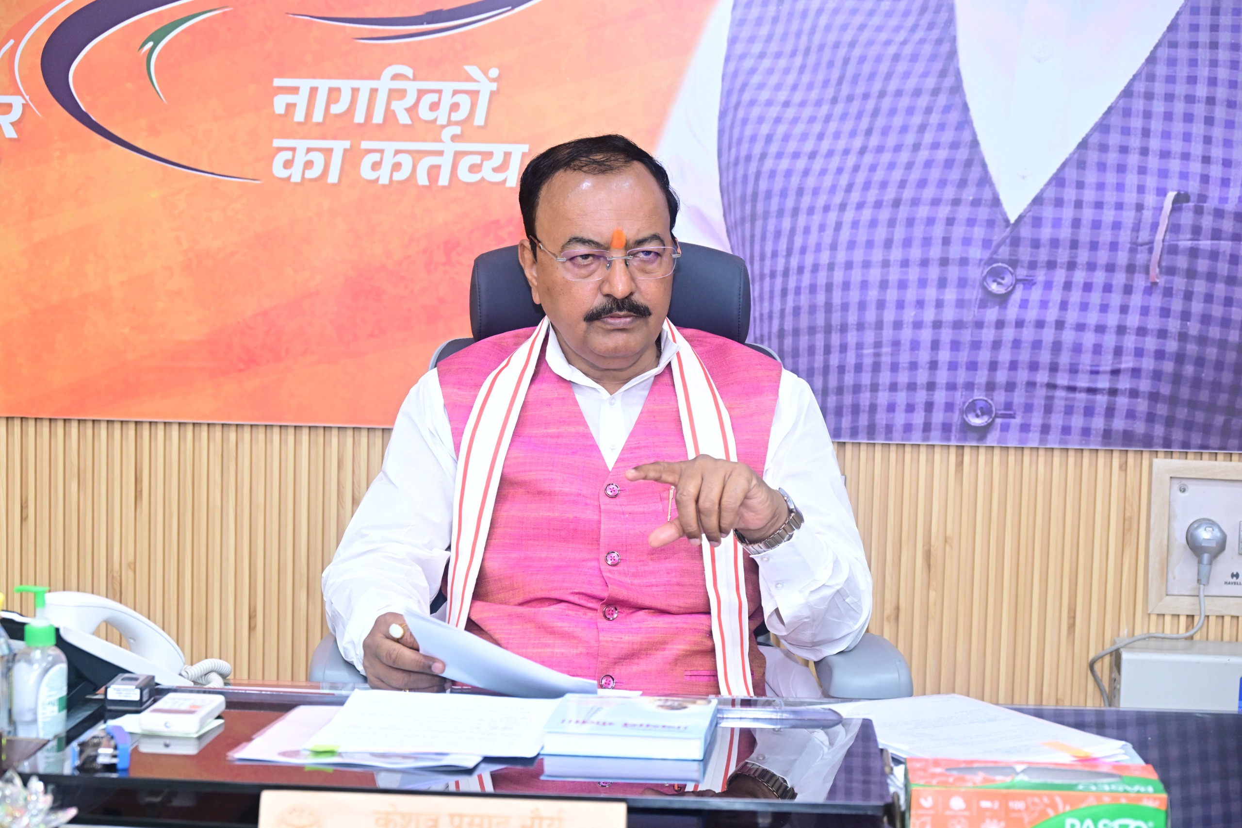 ग्राम्य विकास विभाग की योजनाएं तेजी से धरातल पर उतारें अधिकारी: केशव प्रसाद मौर्य