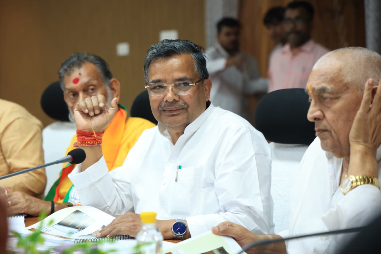 भूमिपूजन से लोकार्पण तक जनप्रतिनिधियों से समन्वय रखें कार्यदायी संस्थाएं : जयवीर सिंह