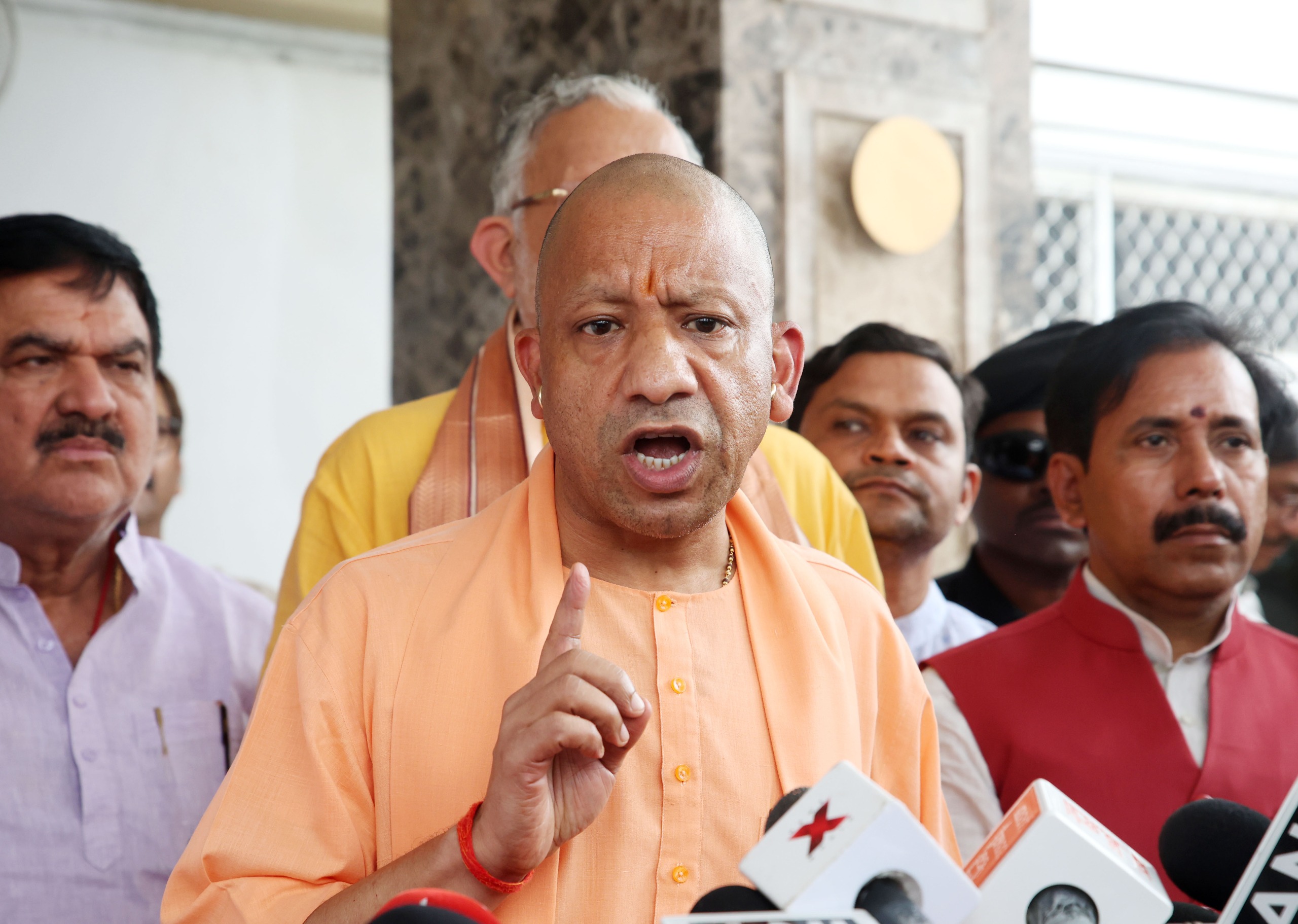 सदन में समाजवादी पार्टी और विपक्ष का आचरण अभद्रतापूर्ण, असंवैधानिक व शर्मनाक:  योगी आदित्यनाथ