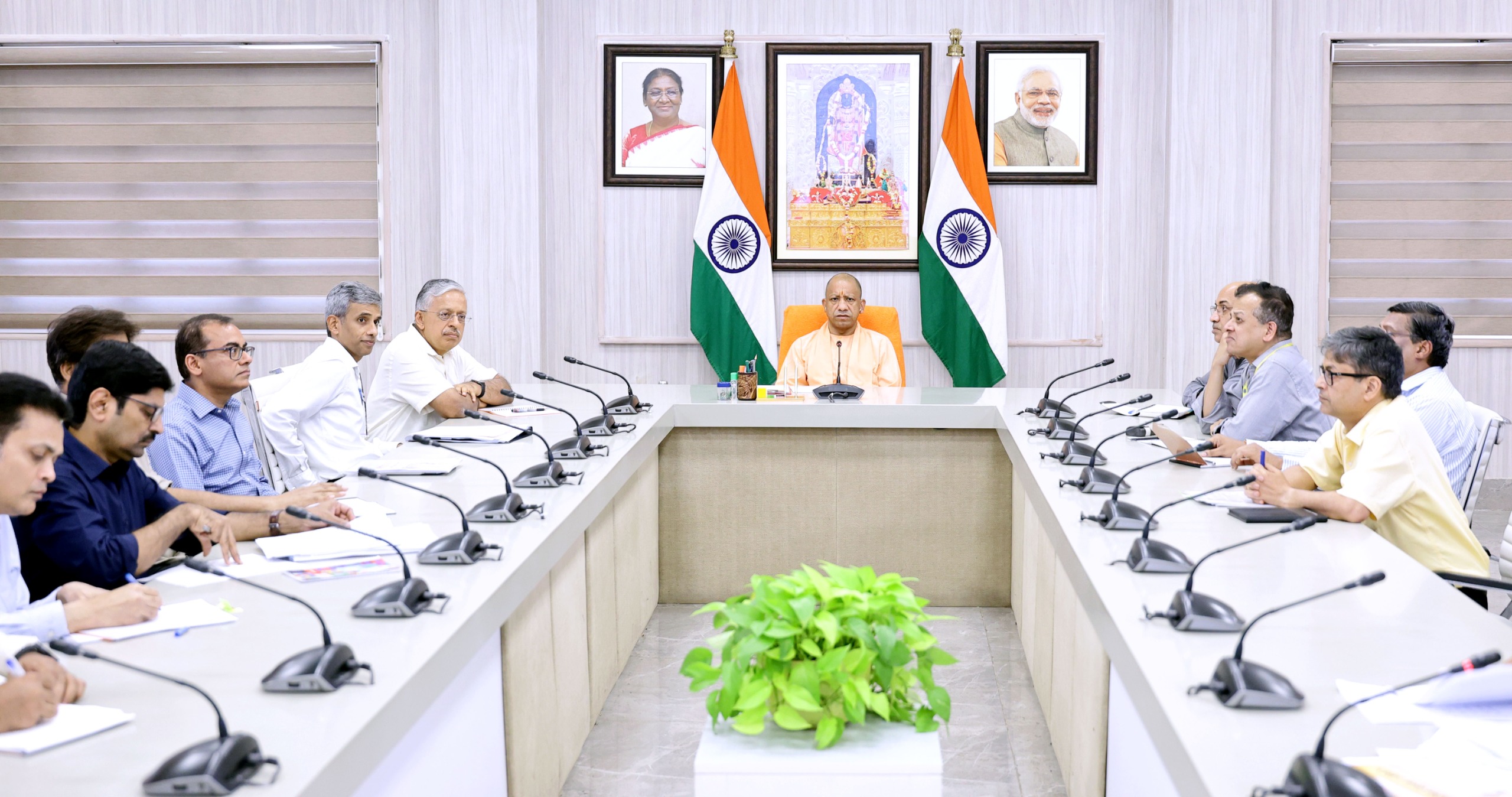 मुख्यमंत्री अभ्युदय कोचिंग योजना को और प्रभावी बनाने तथा हर विश्वविद्यालय और महाविद्यालय तक विस्तार पर हो विचार: मुख्यमंत्री योगी