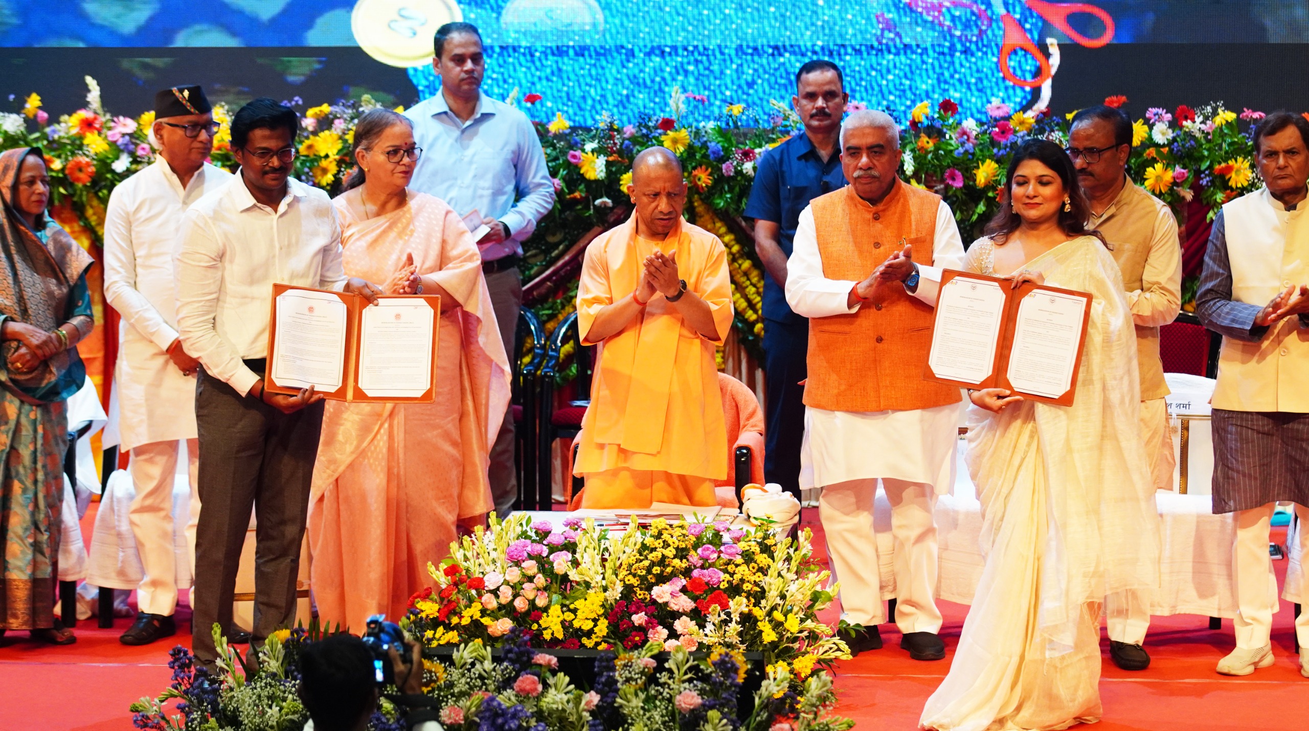 हमारा हस्तशिल्पी जब परिश्रम करेगा, और हम प्रोत्साहित करेंगेः सीएम योगी
