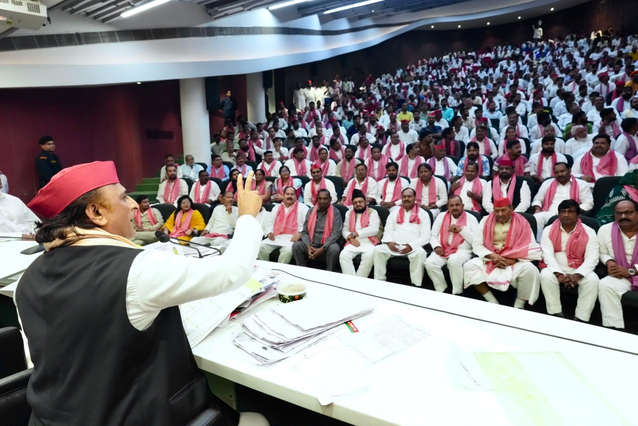 भाजपा राज्य में स्वास्थ्य सेवाएं बुरी तरह से बदला है: अखिलेश यादव