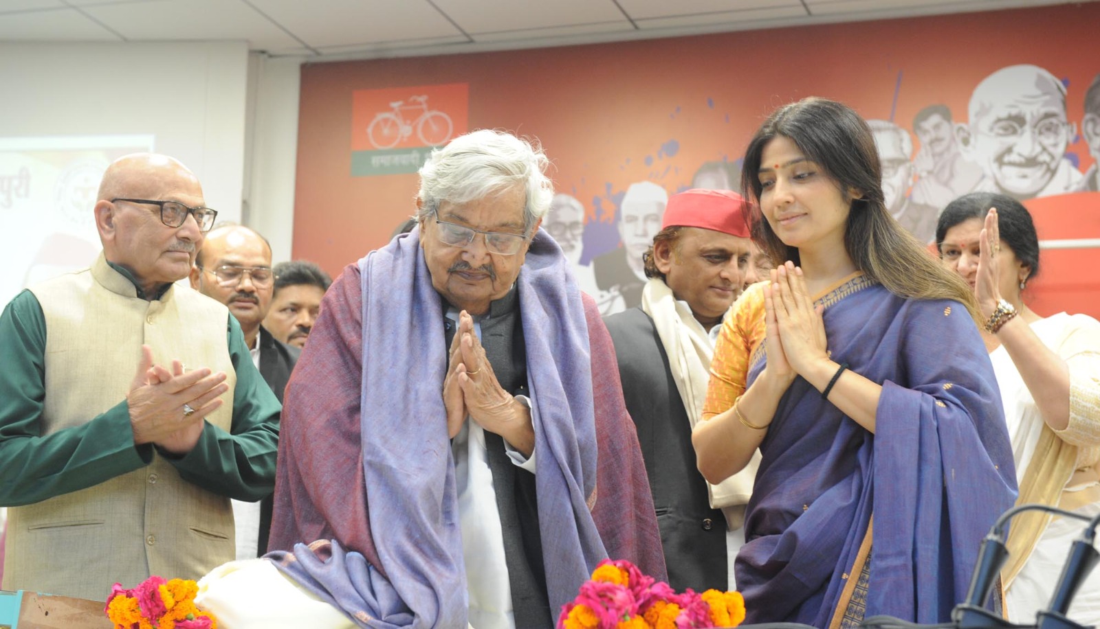 ‘डॉ. उदय प्रताप सिंह के अभिनंदन ग्रंथ‘ का अखिलेश यादव ने किया लोकपर्ण